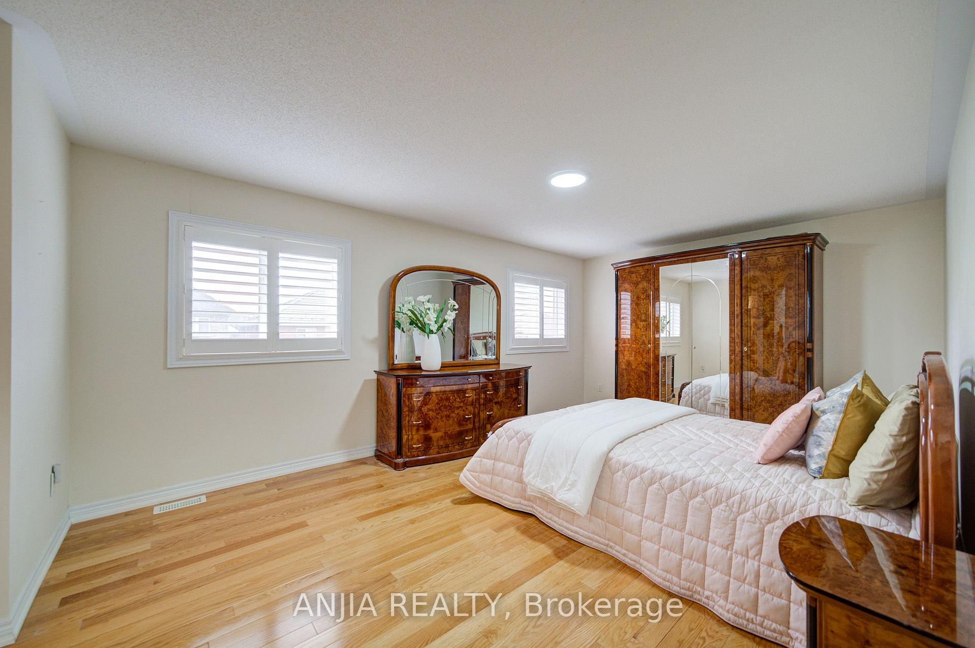 Photo 21 of 20 Appleview Road, Markham, Greensborough — HOMEH