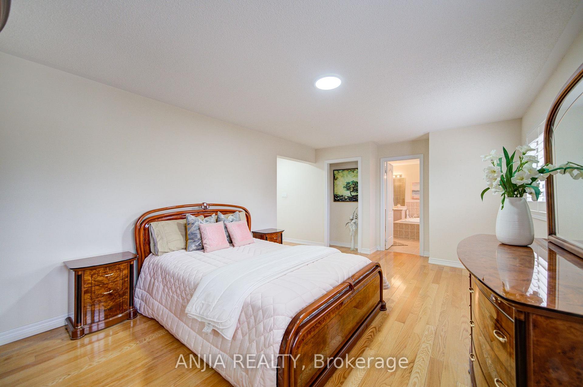 Photo 24 of 20 Appleview Road, Markham, Greensborough — HOMEH