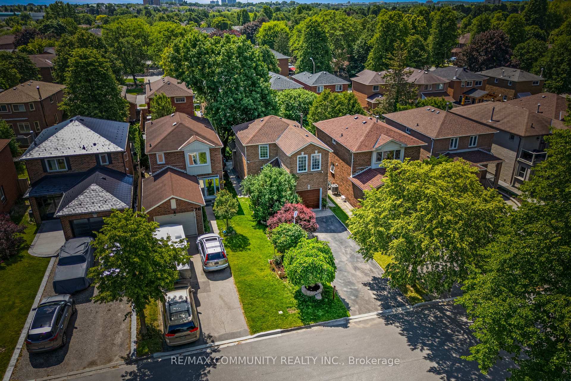 Photo 32 of 80 Brockman Crescent, Ajax, Central West — HOMEH