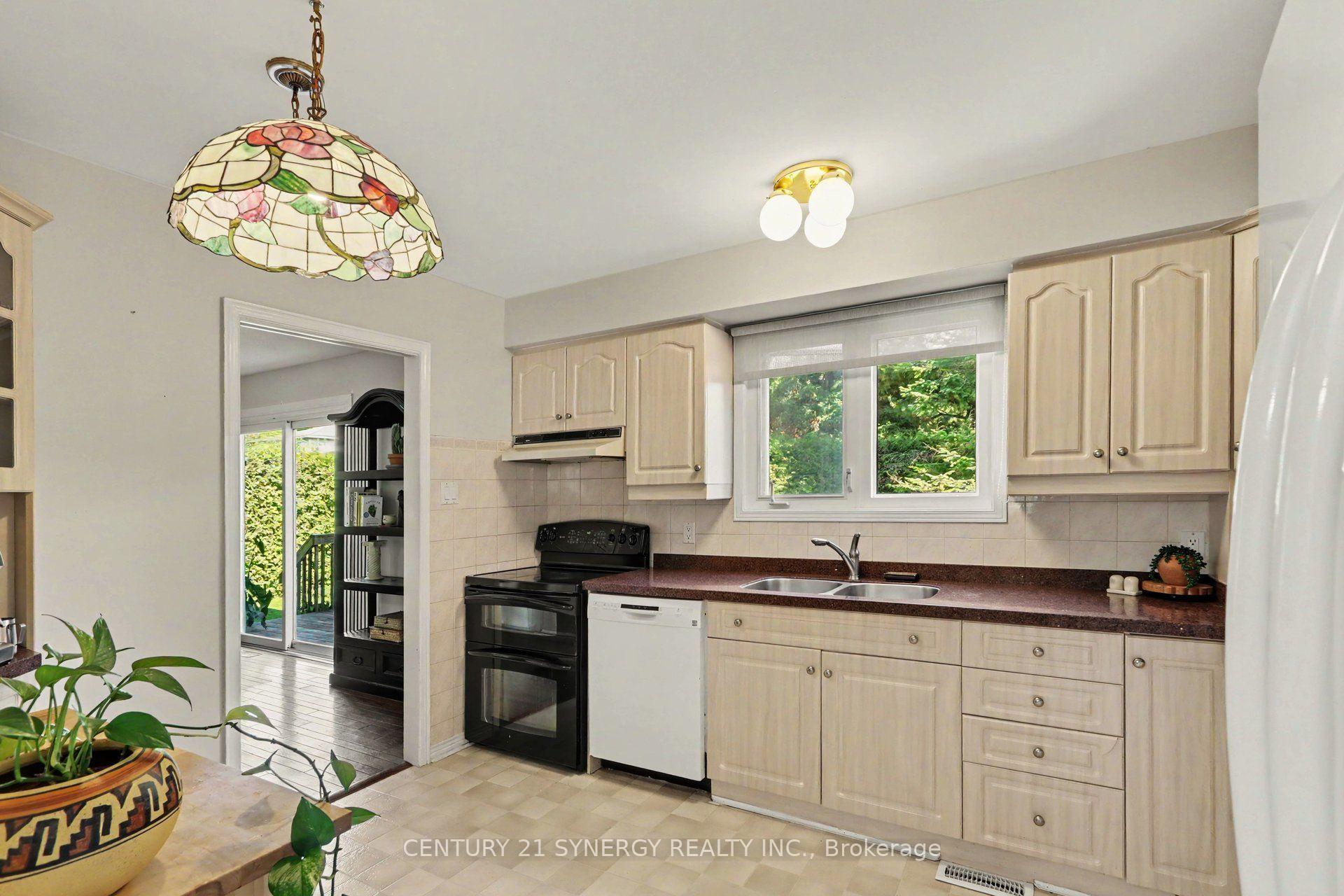 Photo 8 of 21 Alder Crescent, Ottawa, Blackburn Hamlet — HOMEH