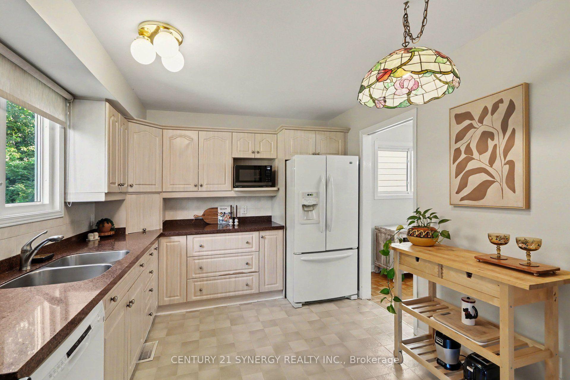 Photo 9 of 21 Alder Crescent, Ottawa, Blackburn Hamlet — HOMEH