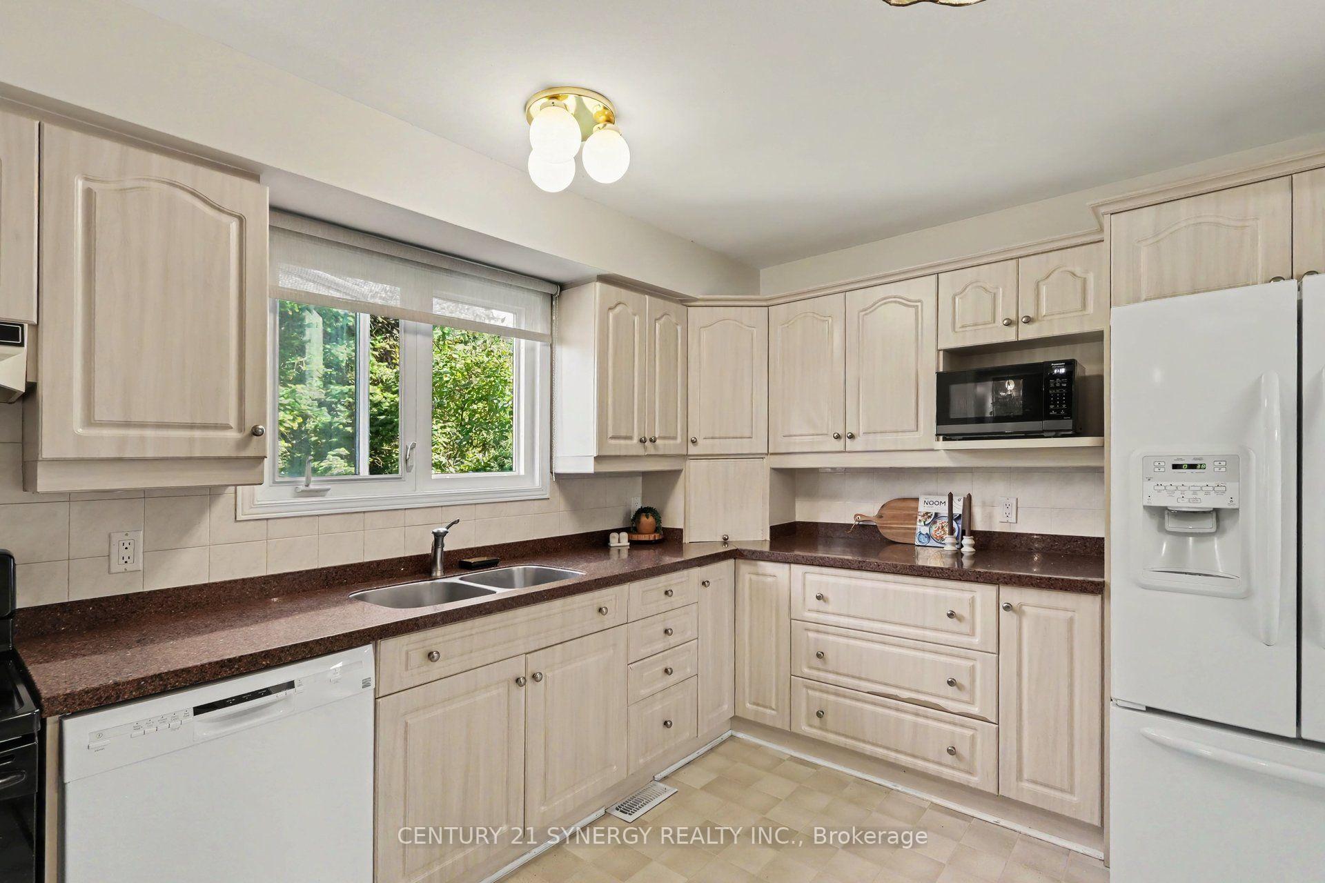 Photo 10 of 21 Alder Crescent, Ottawa, Blackburn Hamlet — HOMEH