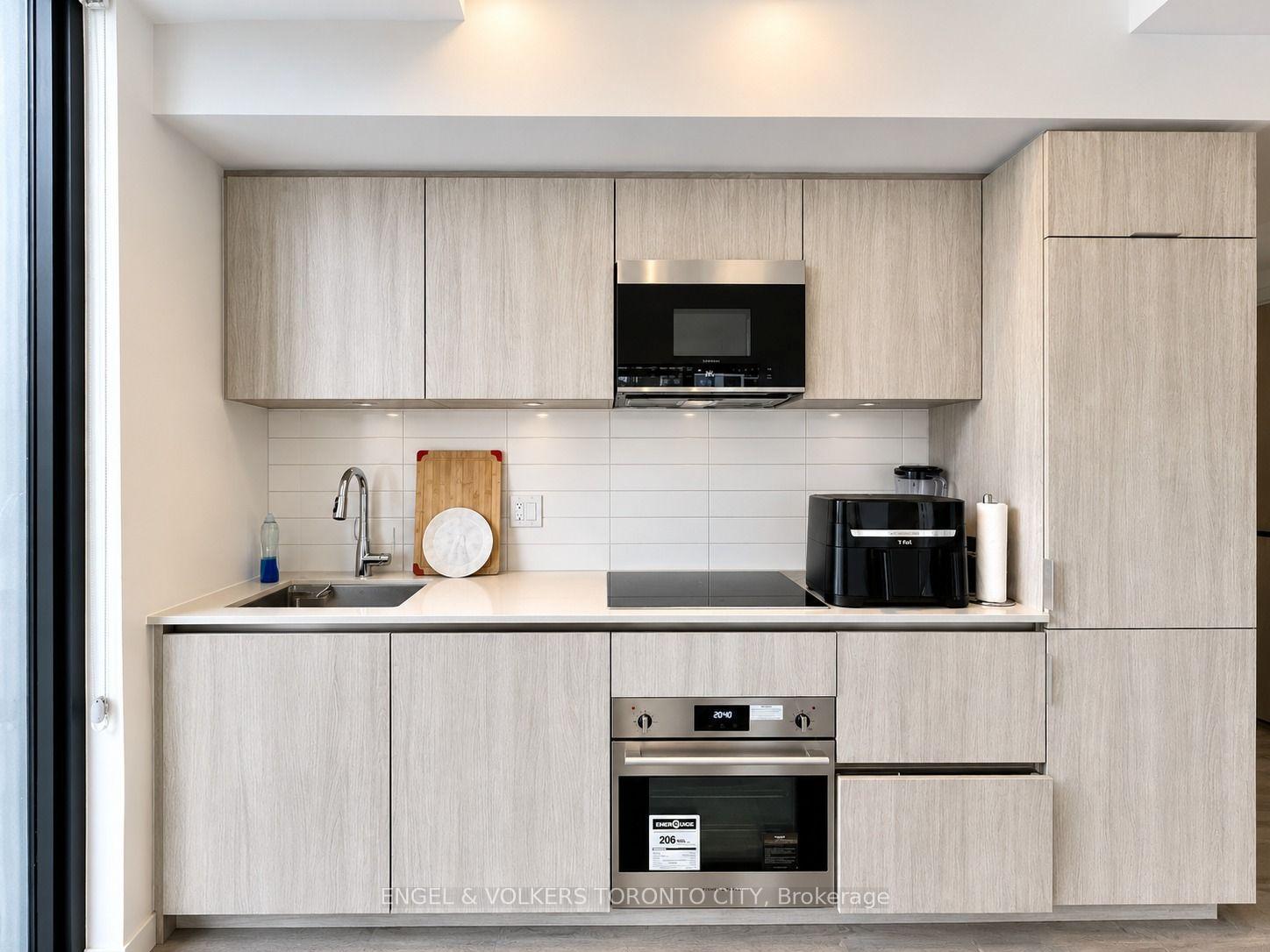 Photo 8 of Unit 604, 47 Mutual Street, Toronto, Church-Yonge Corridor — HOMEH