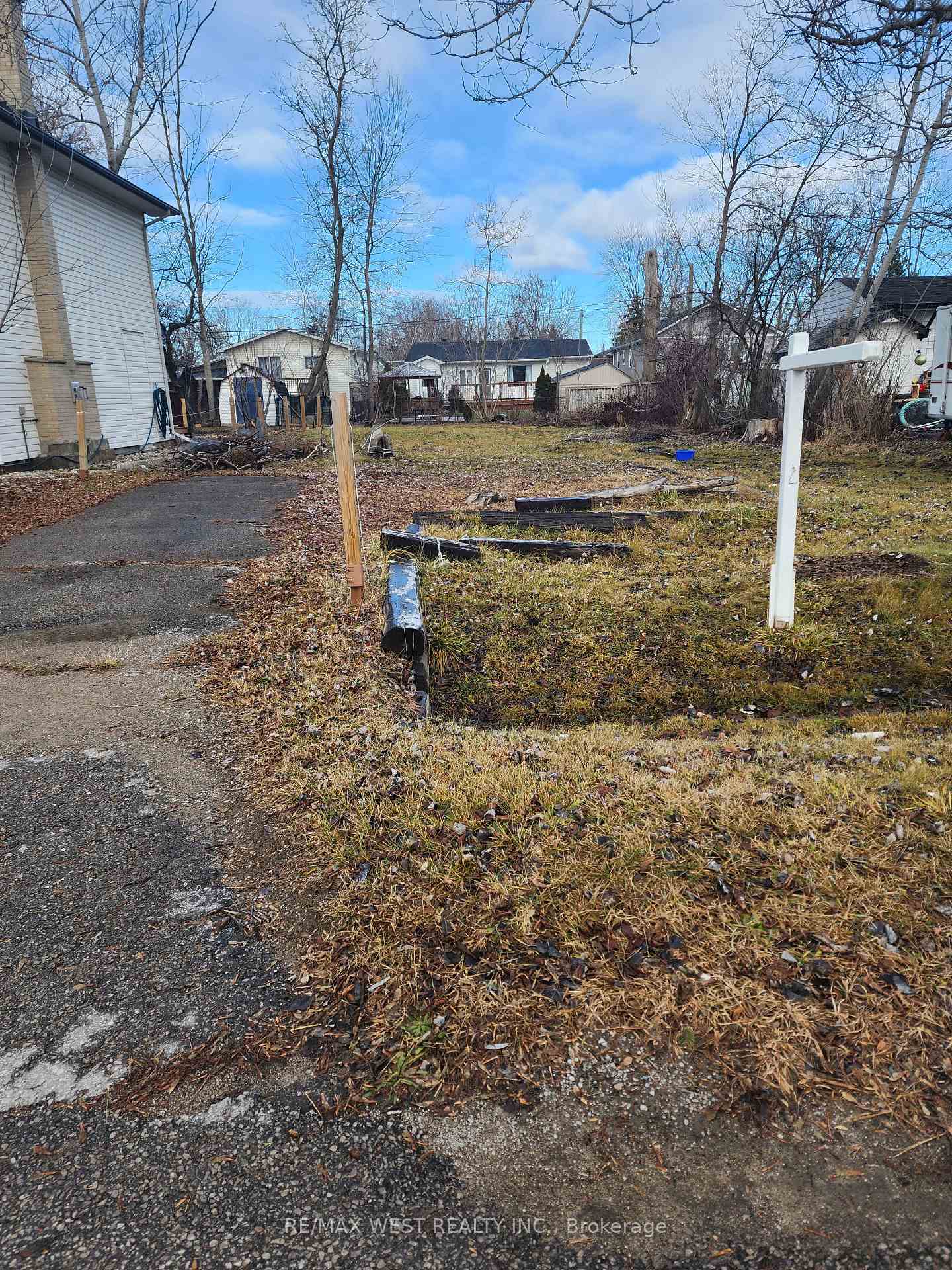 Photo 3 of 310 Terrace Drive, Georgina, Keswick South — HOMEH