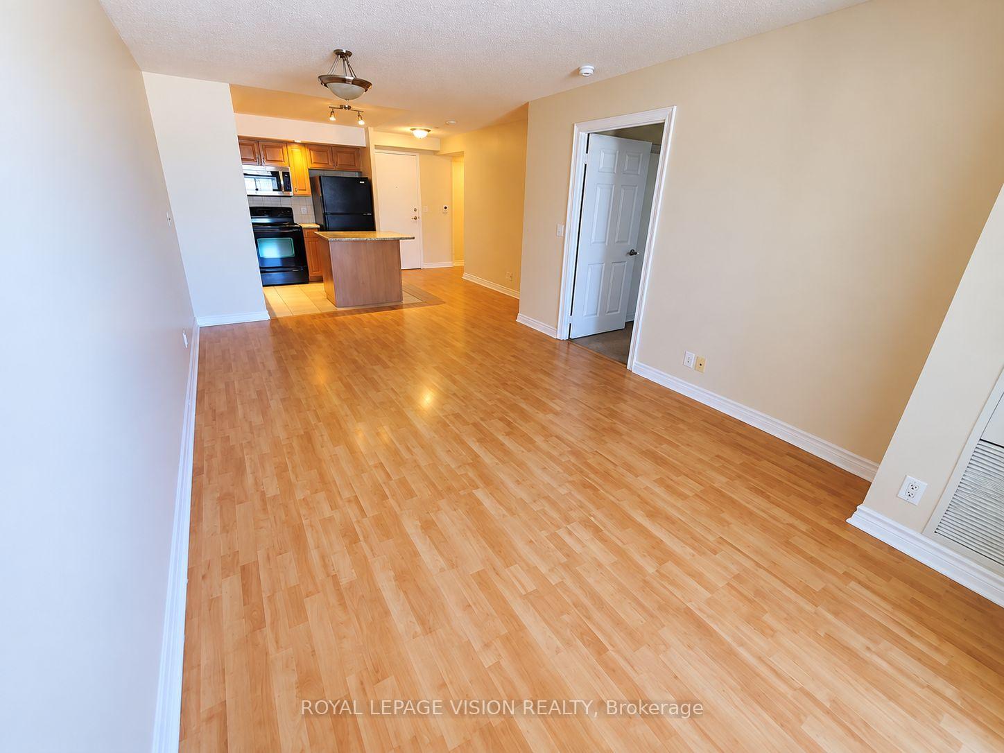 Photo 3 of Unit 327, 33 Cox Boulevard, Markham, Unionville — HOMEH