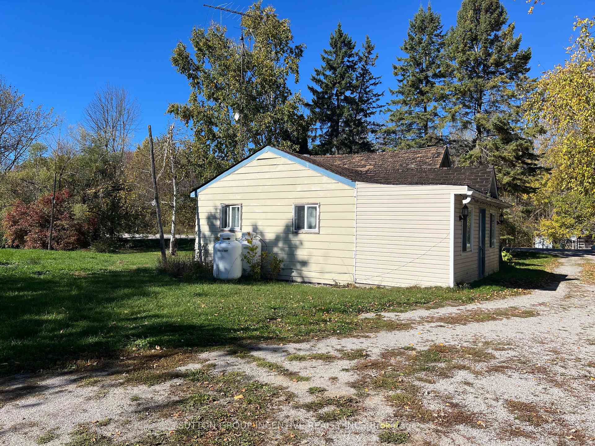 Photo 4 of 4075 Airport Road, Ramara, Rural Ramara — HOMEH