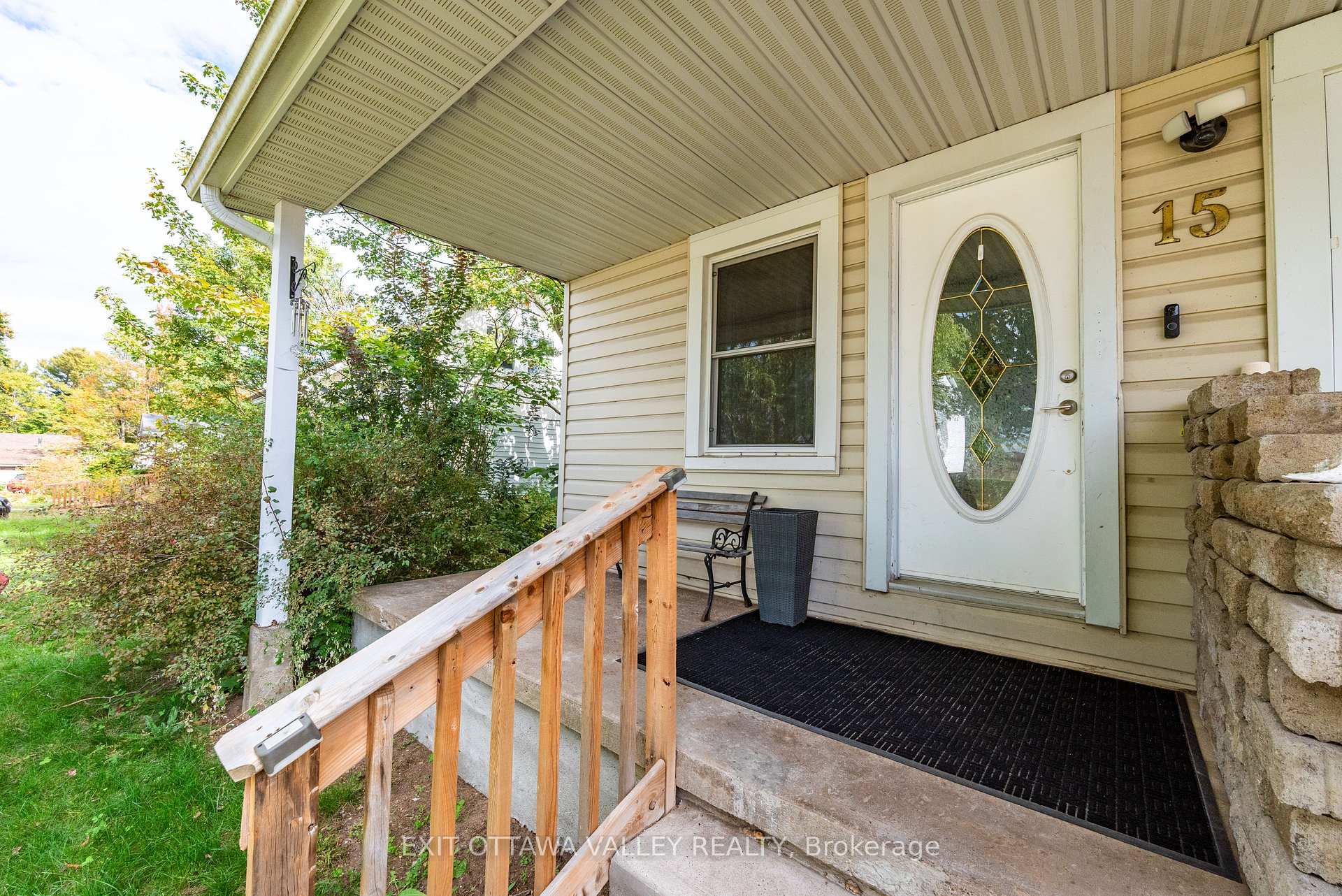 Photo 3 of 15 Troyes Street, Deep River, Deep River — HOMEH