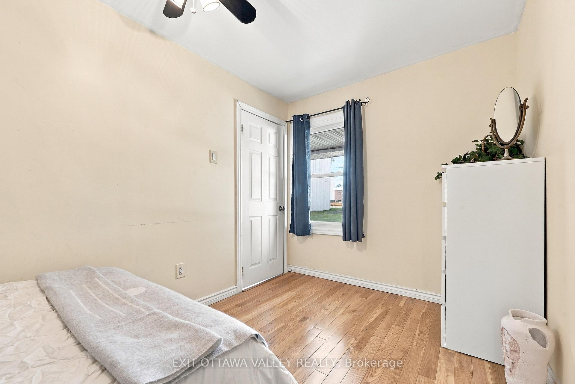 Photo 19 of 15 Troyes Street, Deep River, Deep River — HOMEH