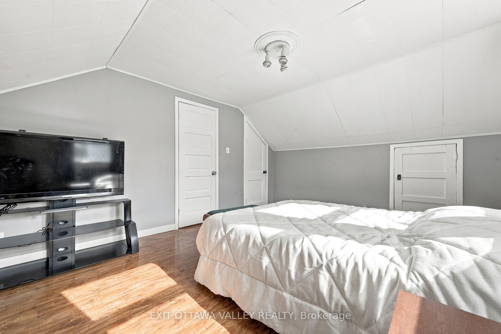 Photo 21 of 15 Troyes Street, Deep River, Deep River — HOMEH