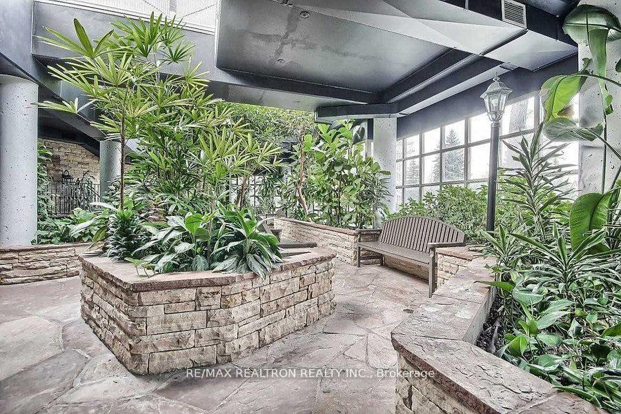 Photo 6 of Unit 1206, 7 Townsgate Drive, Vaughan, Crestwood-Springfarm-Yorkhill — HOMEH