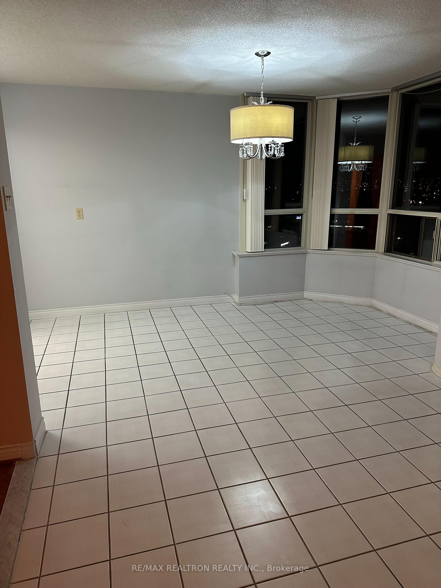 Photo 9 of Unit 1206, 7 Townsgate Drive, Vaughan, Crestwood-Springfarm-Yorkhill — HOMEH