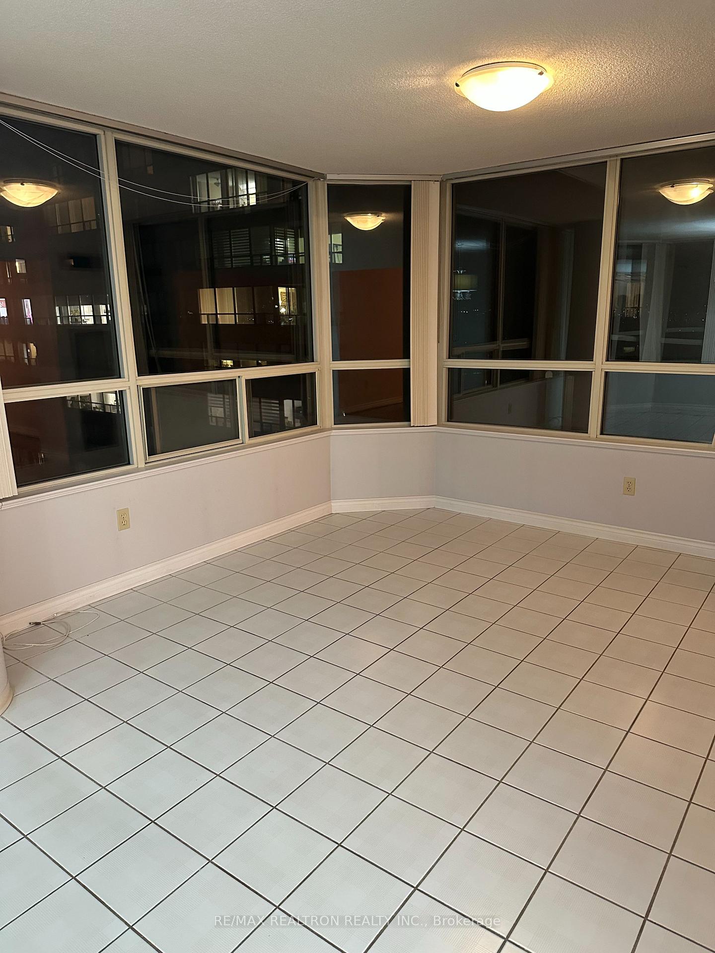 Photo 10 of Unit 1206, 7 Townsgate Drive, Vaughan, Crestwood-Springfarm-Yorkhill — HOMEH