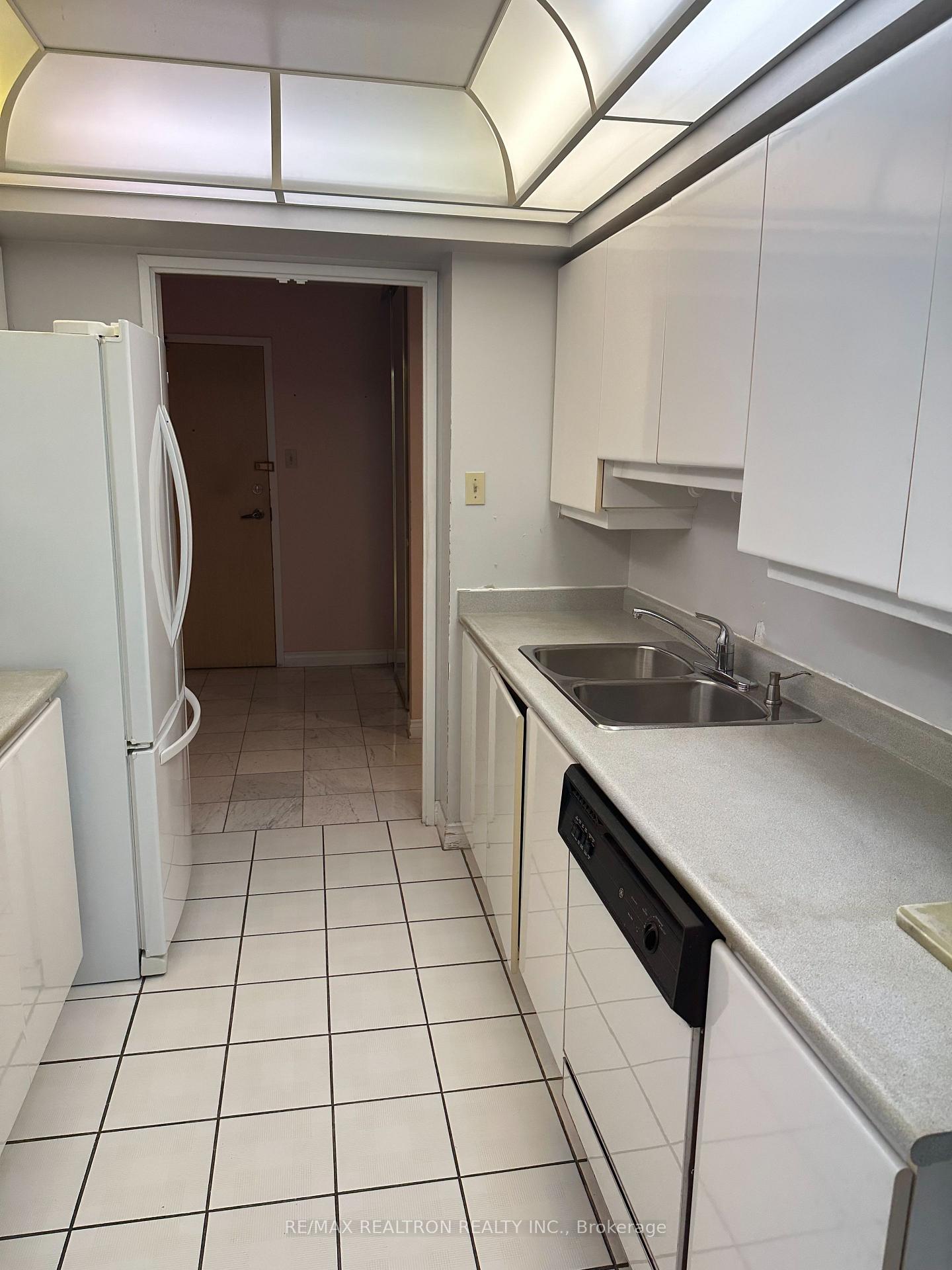 Photo 11 of Unit 1206, 7 Townsgate Drive, Vaughan, Crestwood-Springfarm-Yorkhill — HOMEH