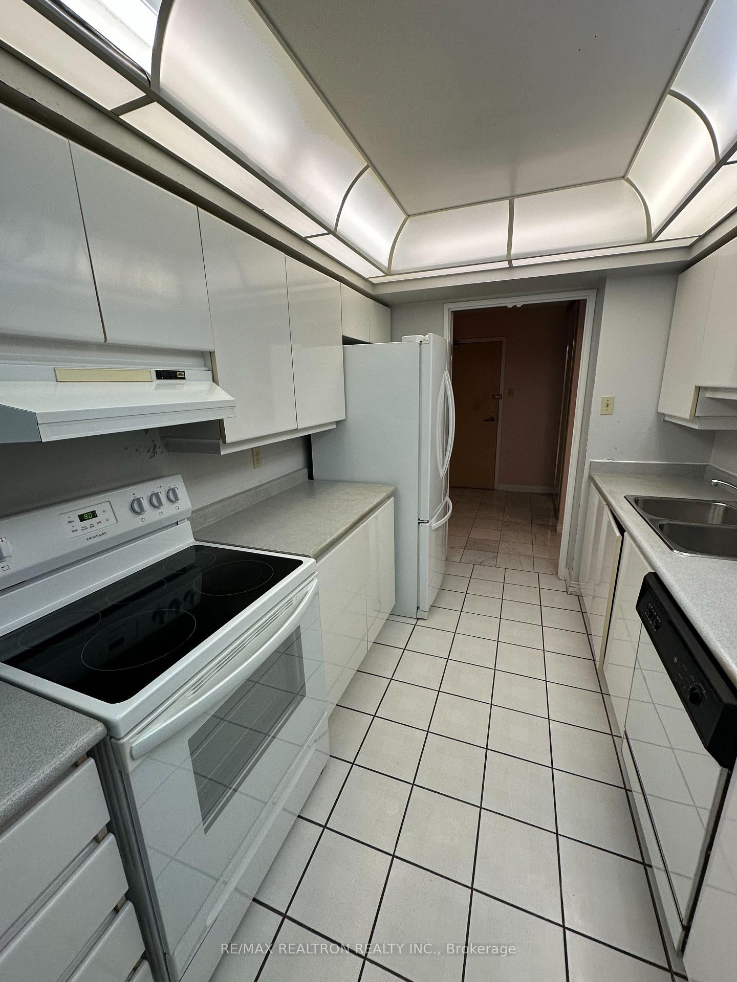 Photo 12 of Unit 1206, 7 Townsgate Drive, Vaughan, Crestwood-Springfarm-Yorkhill — HOMEH