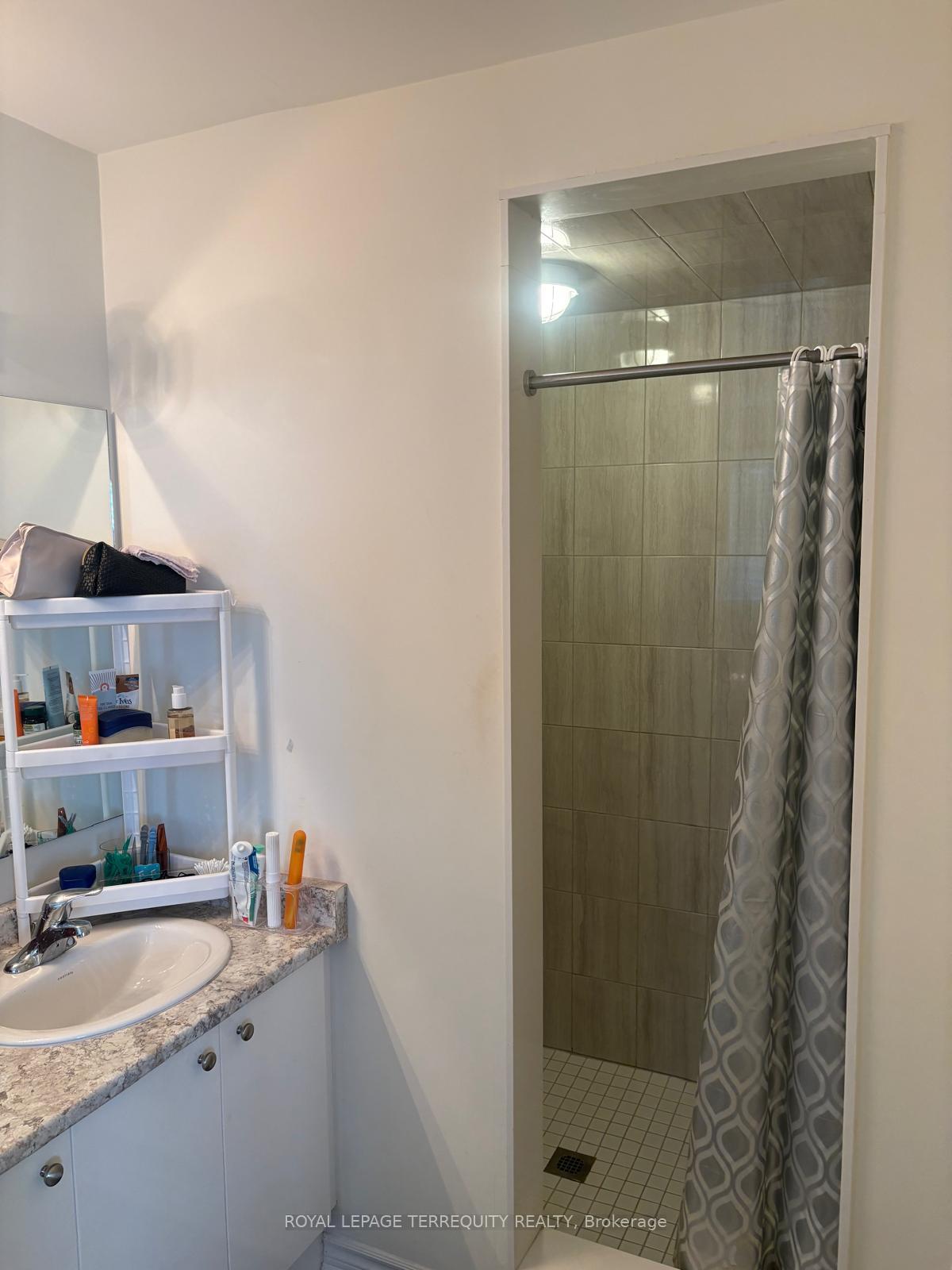 Photo 2 of 1101 Skyridge Boulevard, Pickering, Rural Pickering — HOMEH
