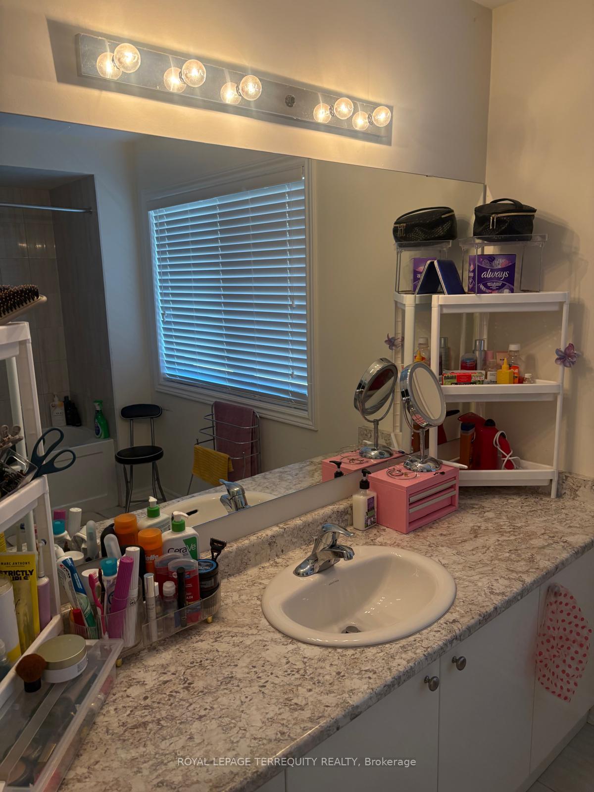 Photo 3 of 1101 Skyridge Boulevard, Pickering, Rural Pickering — HOMEH