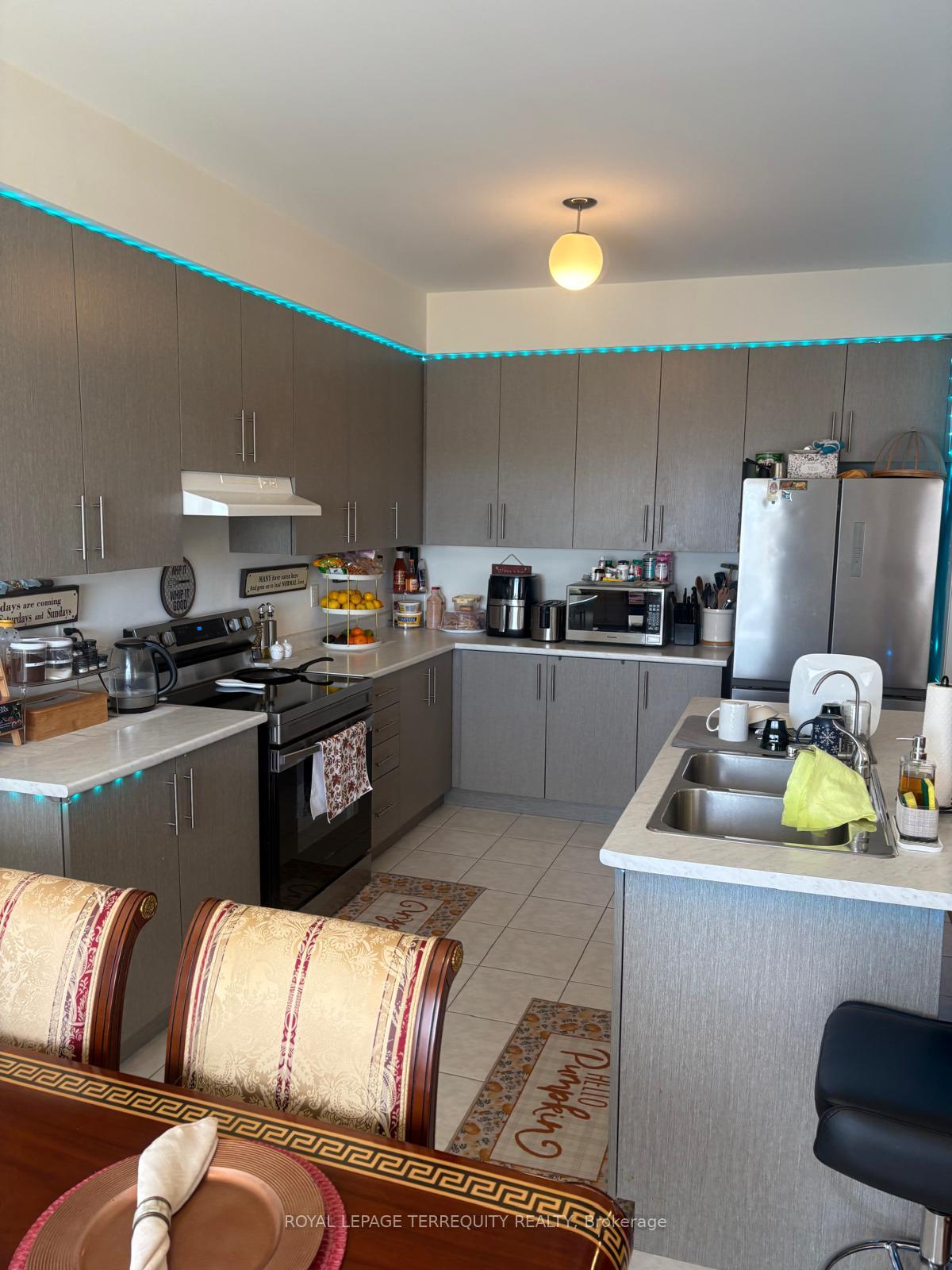 Photo 5 of 1101 Skyridge Boulevard, Pickering, Rural Pickering — HOMEH