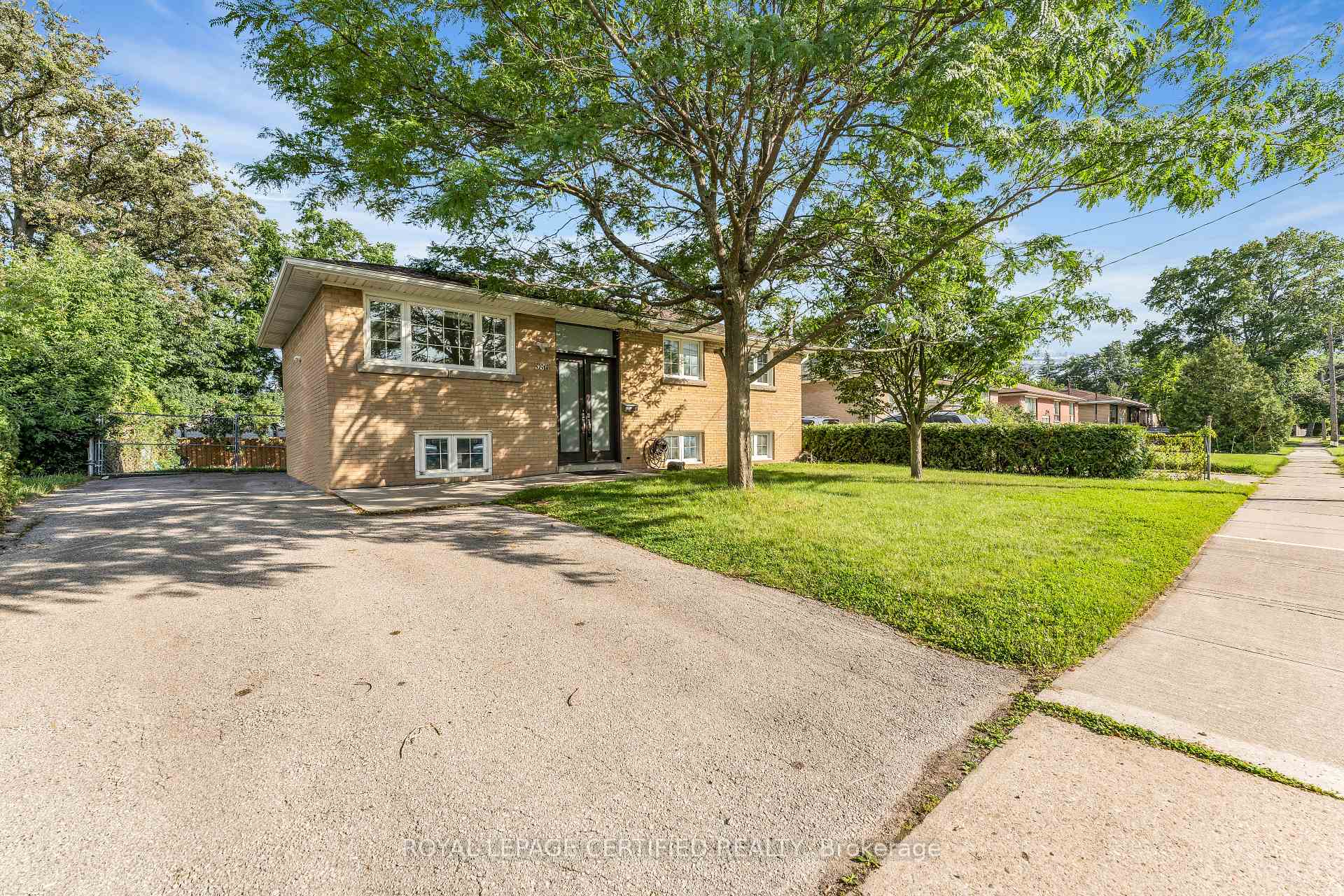 Photo 1 of Unit MAIN, 586 Pinegrove Road, Oakville, West — HOMEH