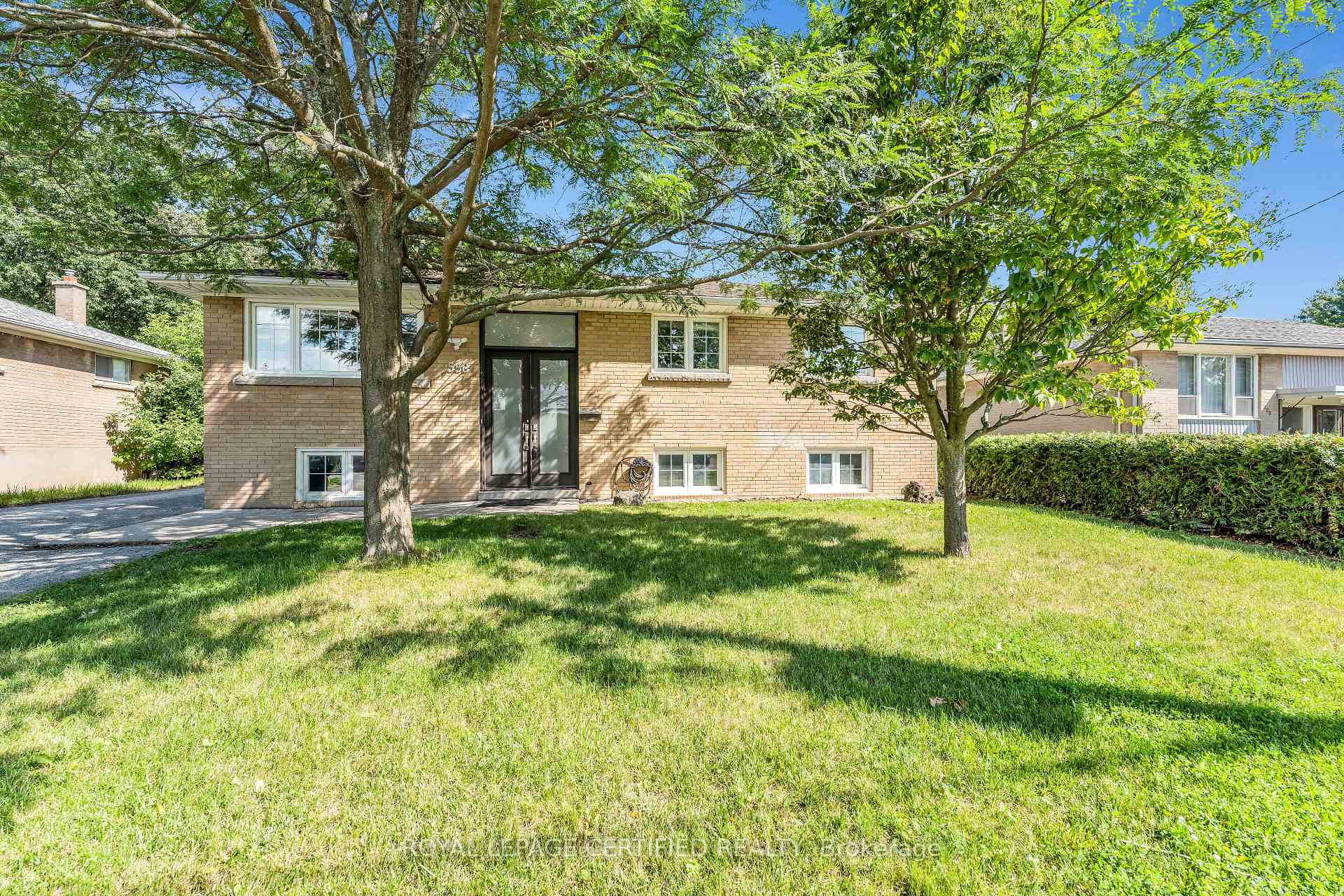 Photo 2 of Unit MAIN, 586 Pinegrove Road, Oakville, West — HOMEH