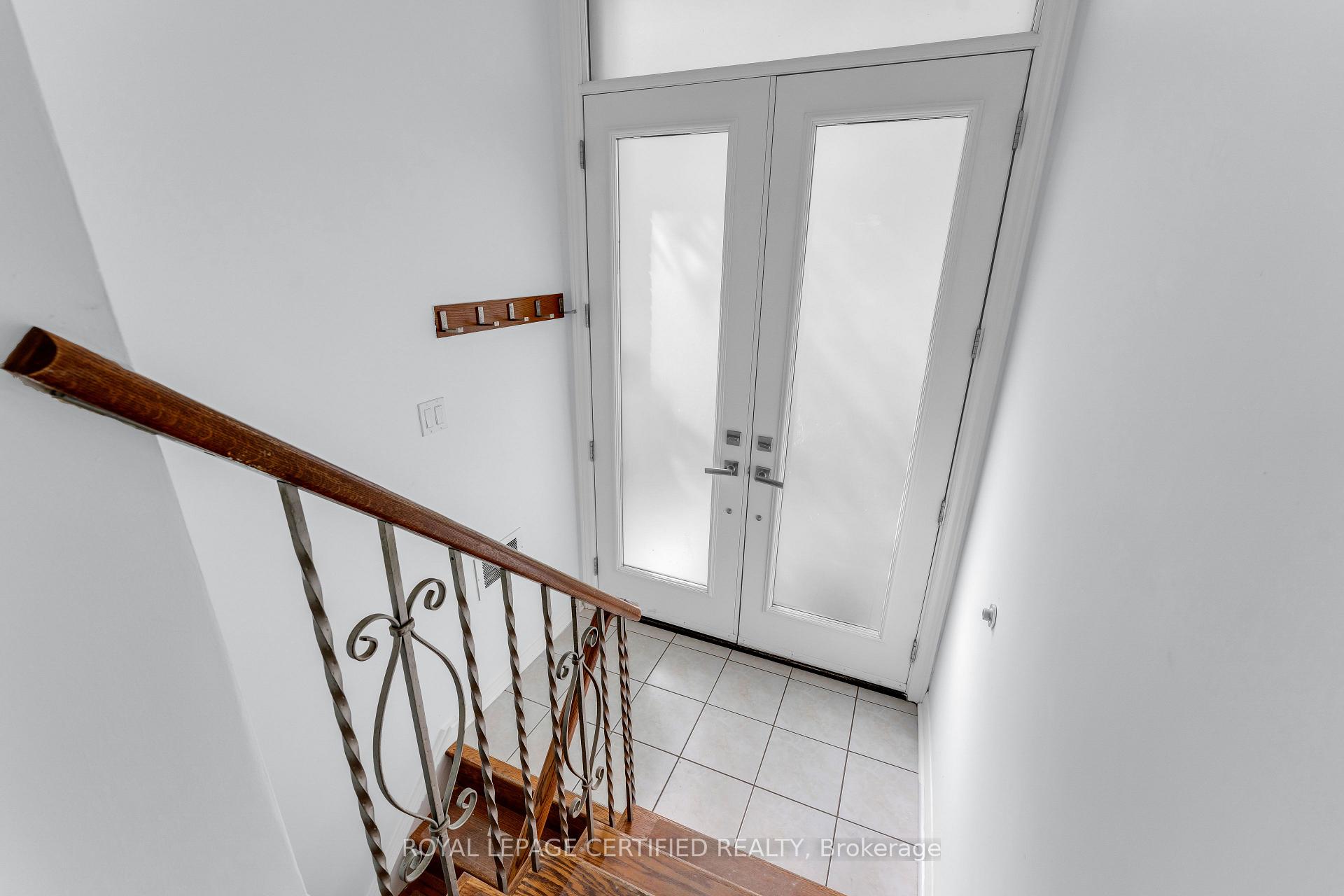 Photo 5 of Unit MAIN, 586 Pinegrove Road, Oakville, West — HOMEH