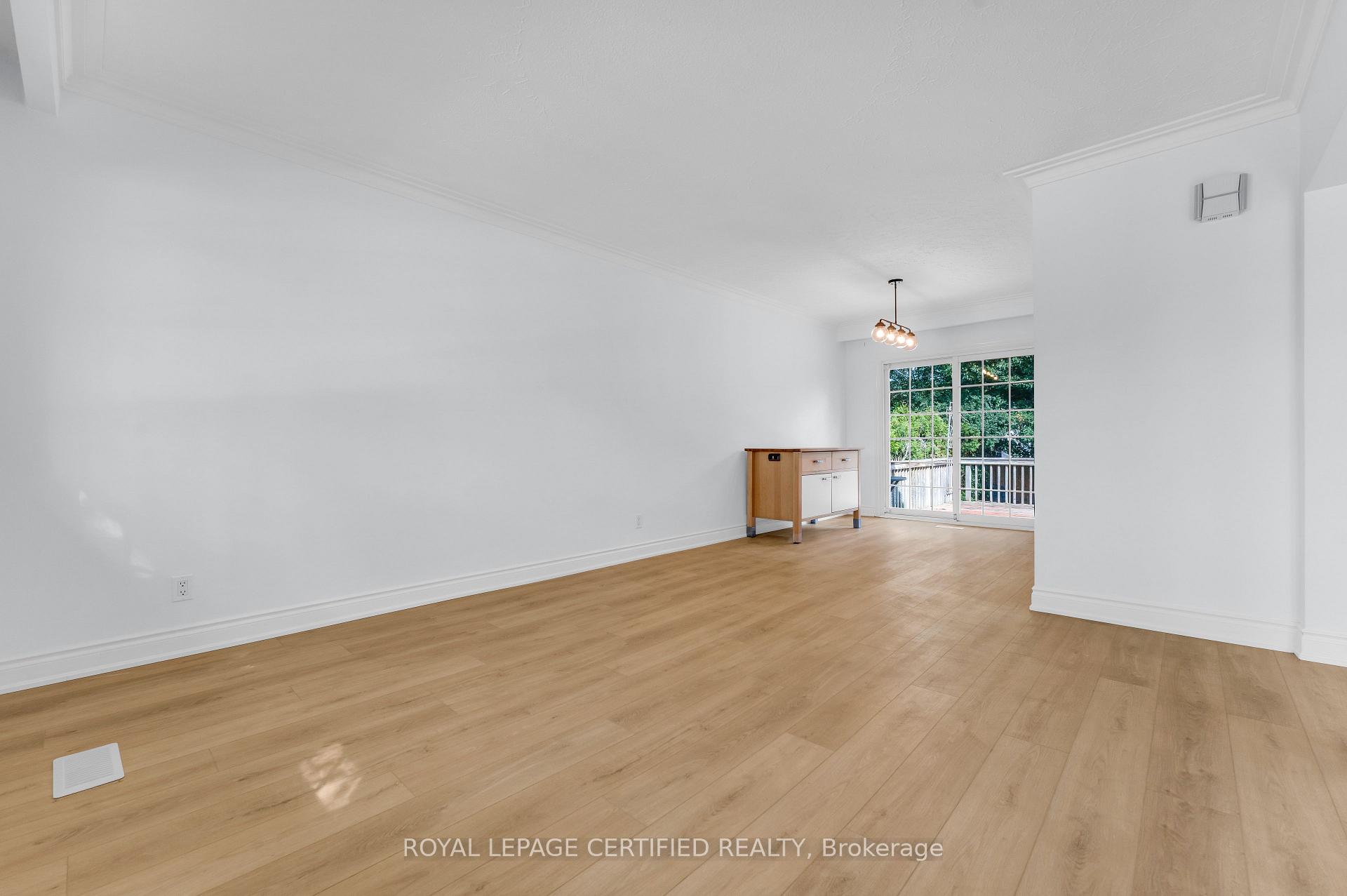 Photo 6 of Unit MAIN, 586 Pinegrove Road, Oakville, West — HOMEH