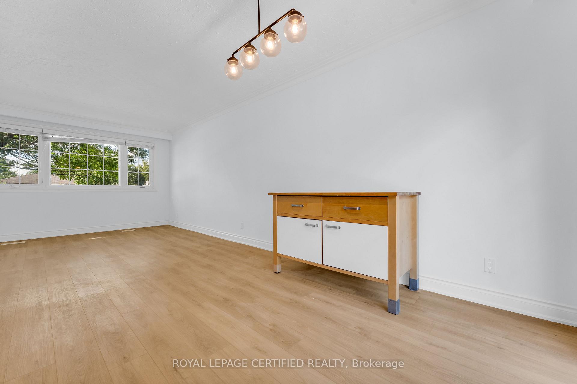 Photo 8 of Unit MAIN, 586 Pinegrove Road, Oakville, West — HOMEH