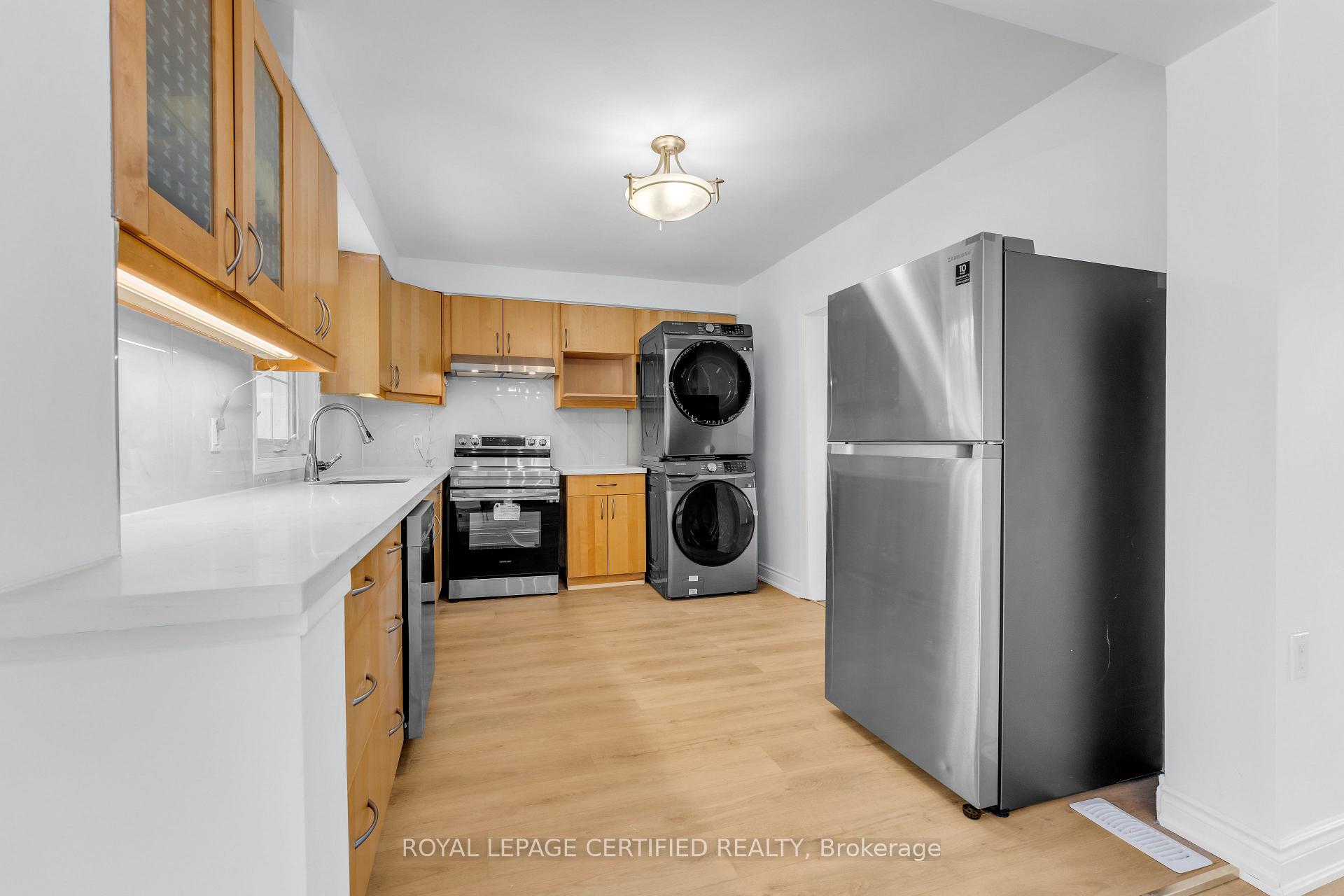 Photo 9 of Unit MAIN, 586 Pinegrove Road, Oakville, West — HOMEH