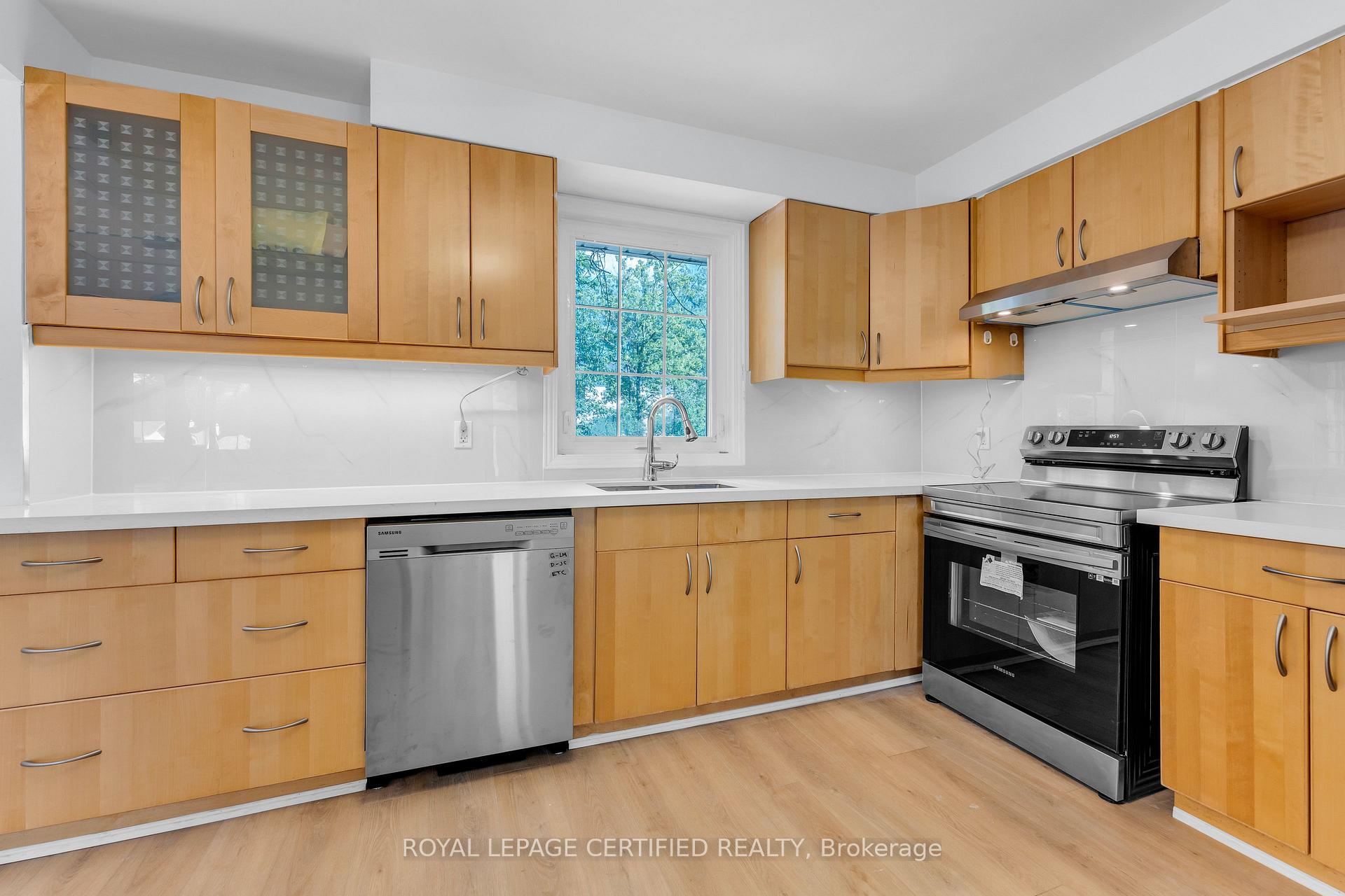 Photo 10 of Unit MAIN, 586 Pinegrove Road, Oakville, West — HOMEH