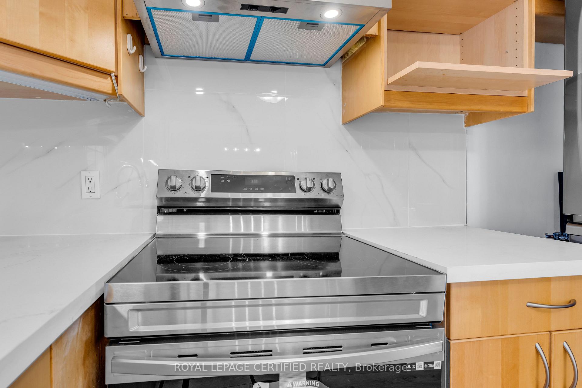 Photo 11 of Unit MAIN, 586 Pinegrove Road, Oakville, West — HOMEH