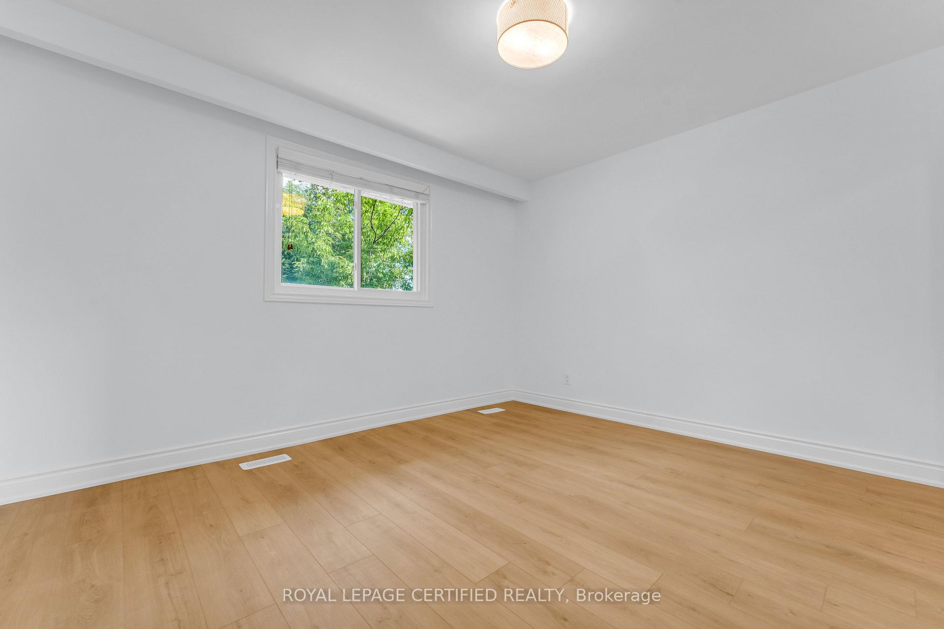 Photo 18 of Unit MAIN, 586 Pinegrove Road, Oakville, West — HOMEH