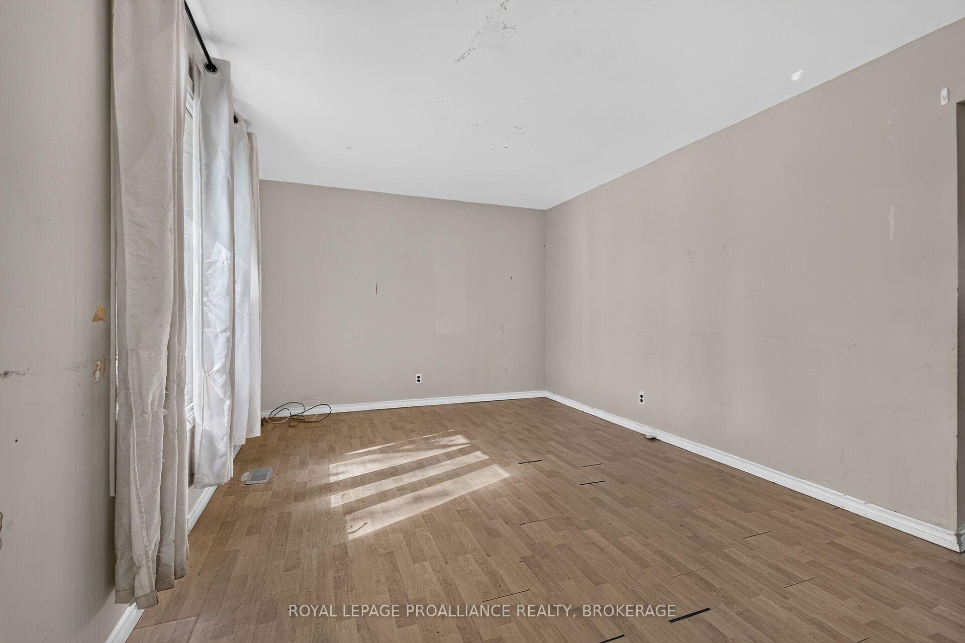 Photo 8 of 685 Willis Street, Kingston, South of Taylor-Kidd Blvd — HOMEH