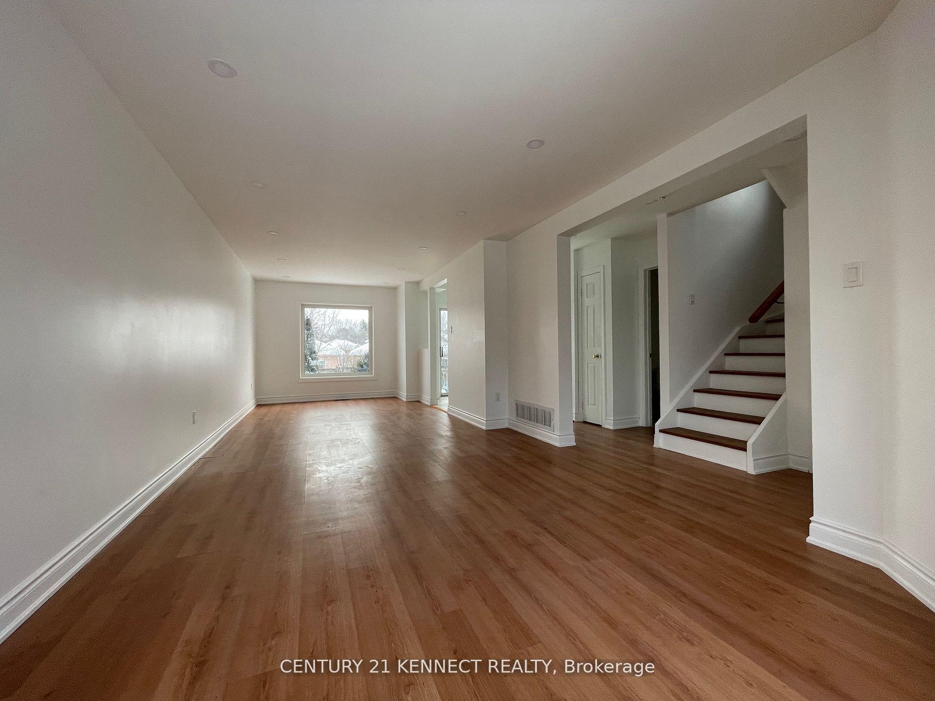 Photo 2 of 35 Drake Drive, Barrie, Painswick South — HOMEH