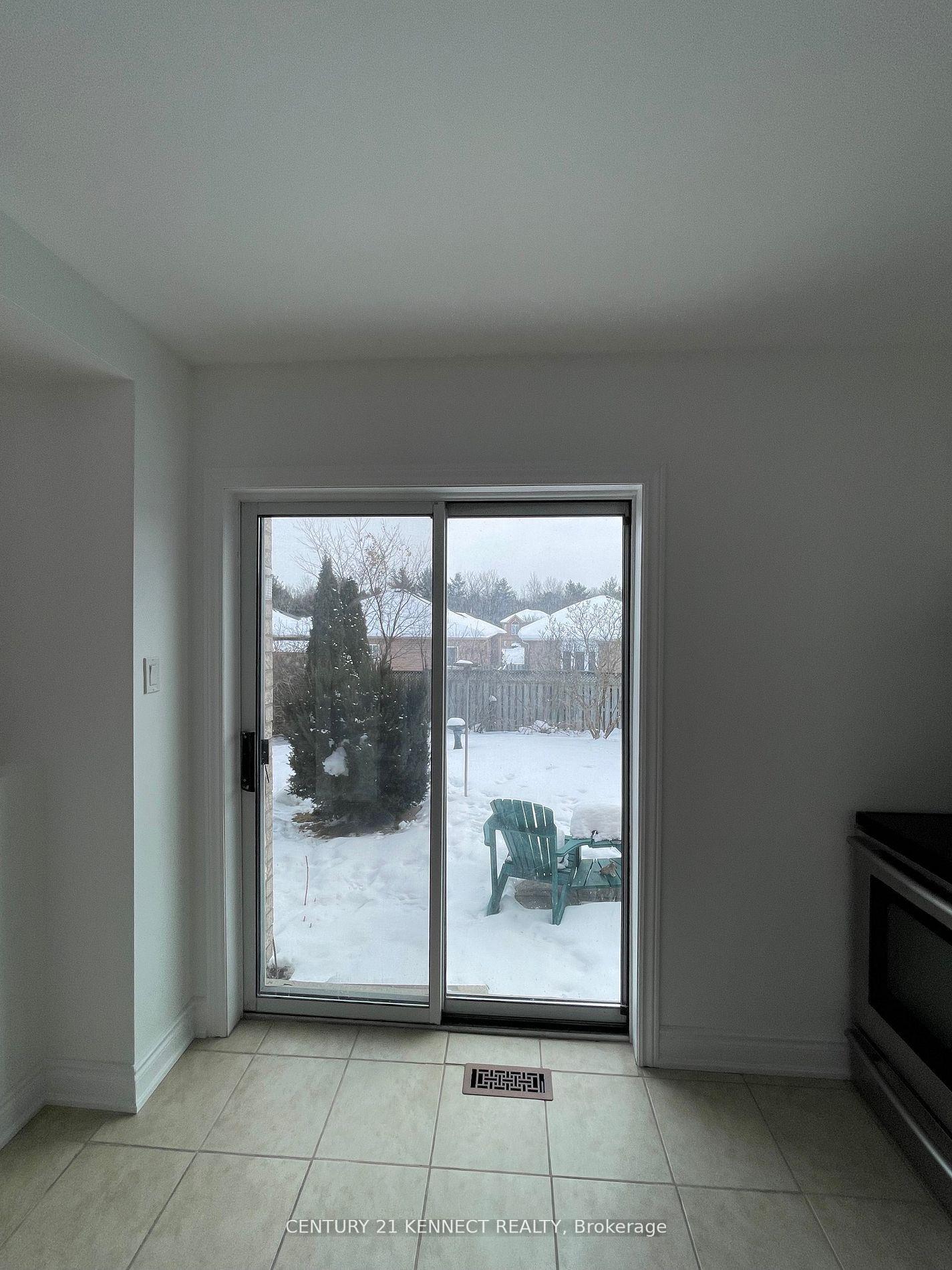 Photo 5 of 35 Drake Drive, Barrie, Painswick South — HOMEH