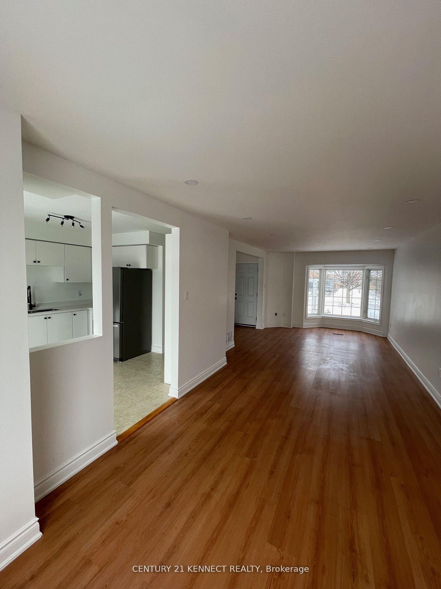 Photo 7 of 35 Drake Drive, Barrie, Painswick South — HOMEH