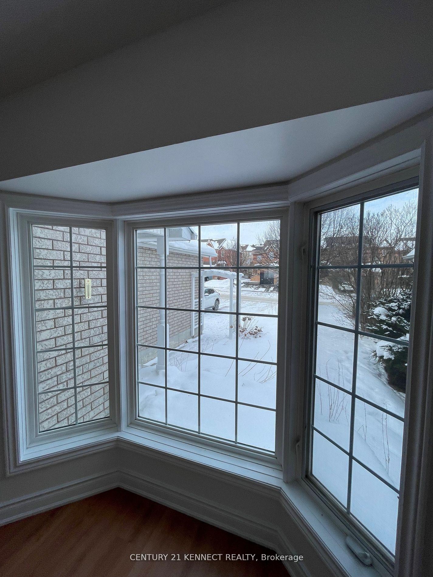 Photo 8 of 35 Drake Drive, Barrie, Painswick South — HOMEH