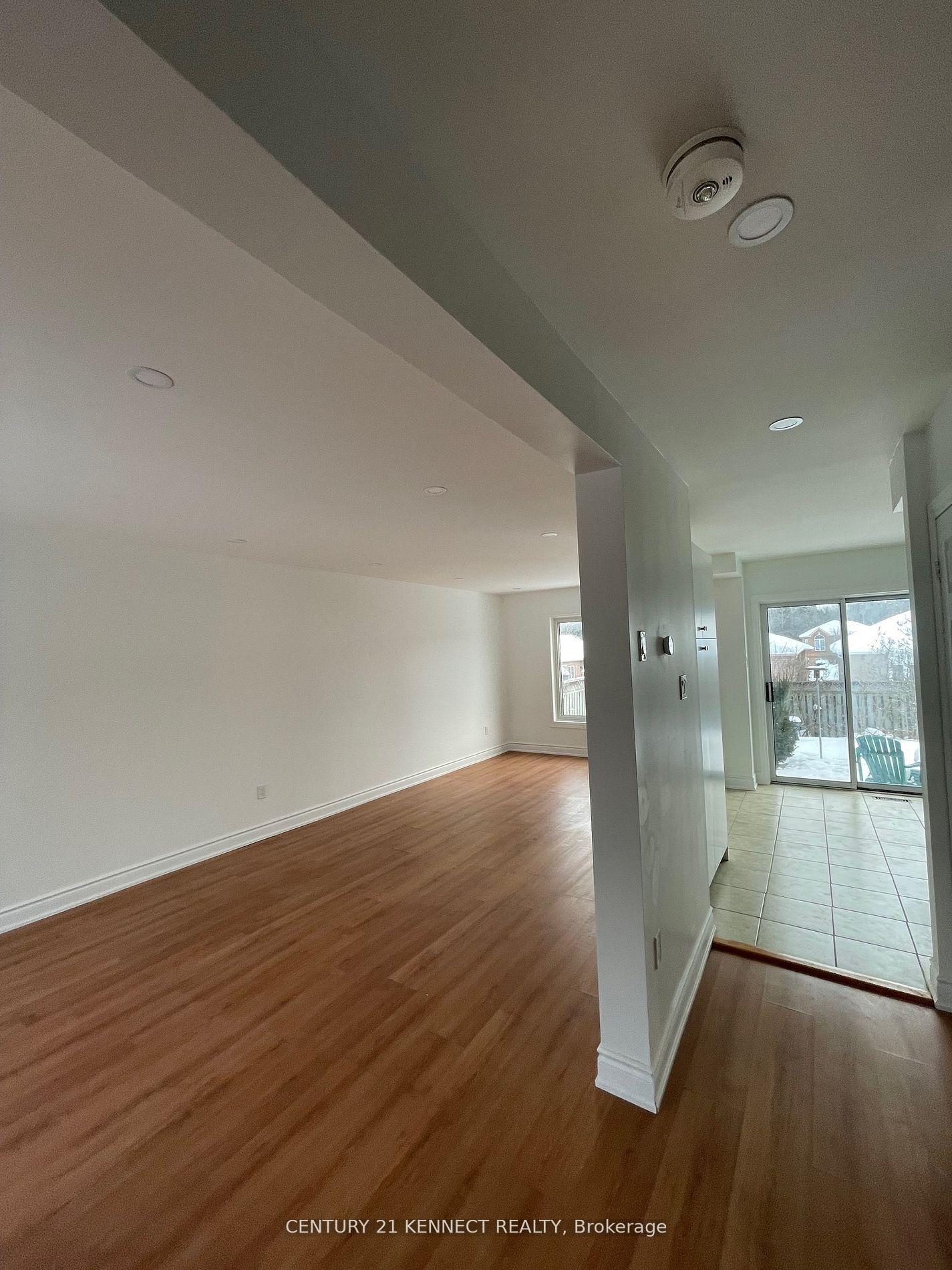 Photo 9 of 35 Drake Drive, Barrie, Painswick South — HOMEH