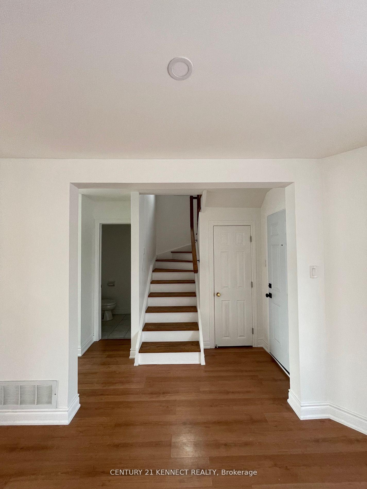 Photo 10 of 35 Drake Drive, Barrie, Painswick South — HOMEH