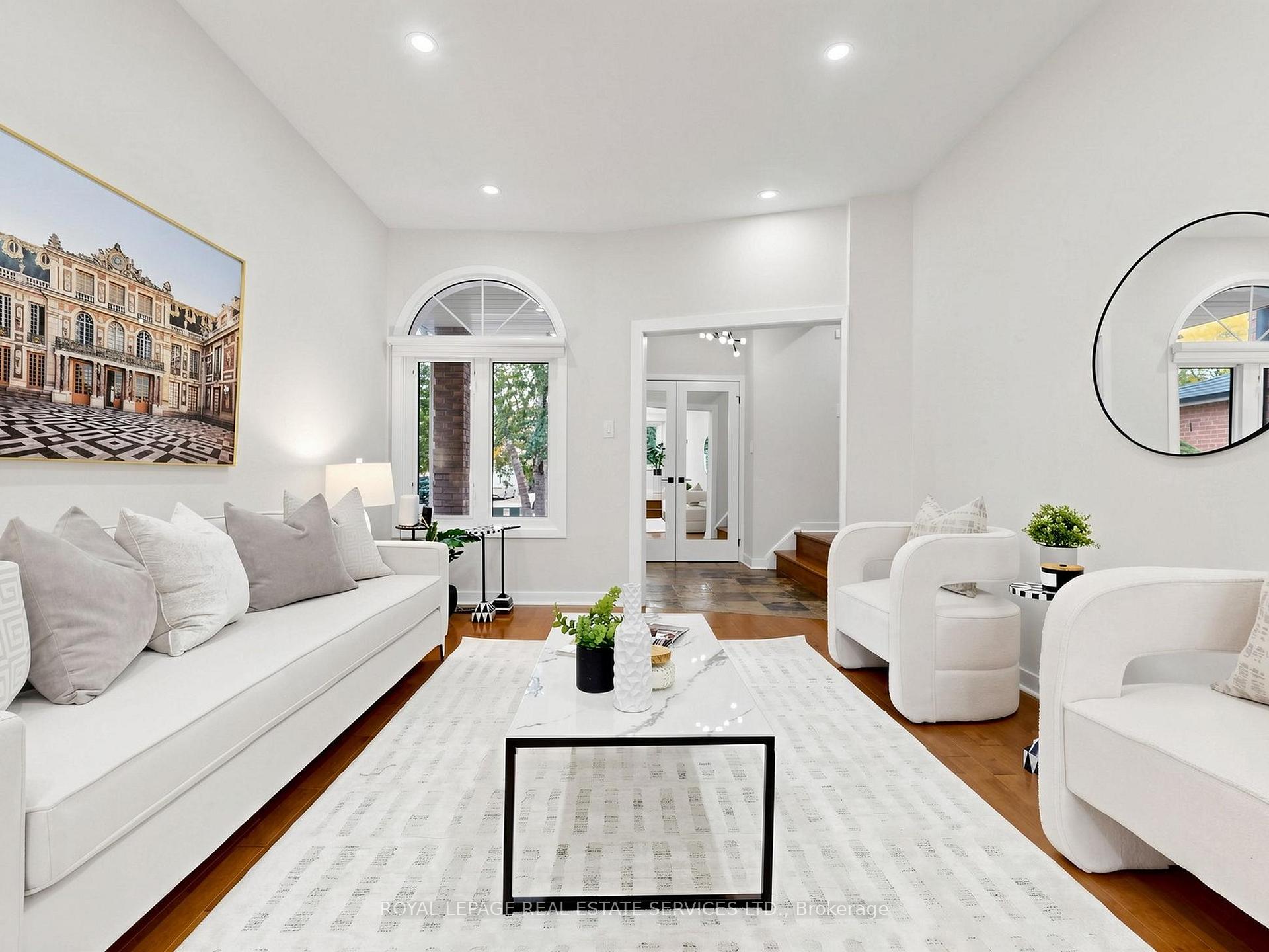 Photo 5 of 21 Glenmanor Way, Vaughan, Crestwood-Springfarm-Yorkhill — HOMEH
