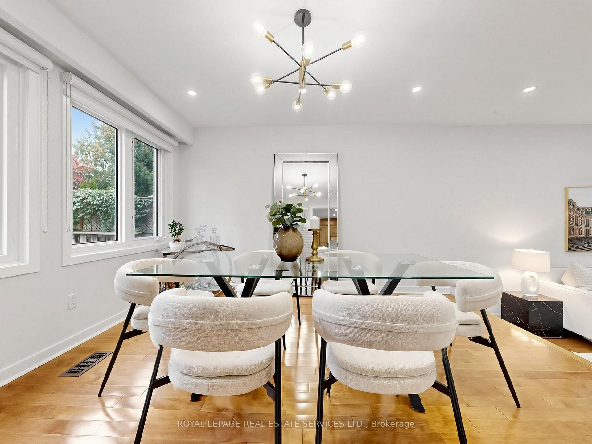 Photo 7 of 21 Glenmanor Way, Vaughan, Crestwood-Springfarm-Yorkhill — HOMEH