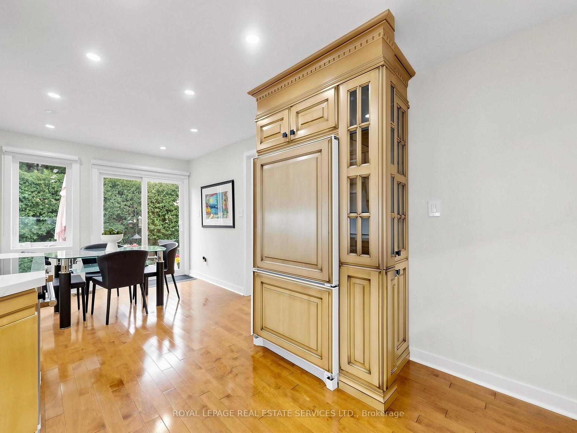 Photo 8 of 21 Glenmanor Way, Vaughan, Crestwood-Springfarm-Yorkhill — HOMEH