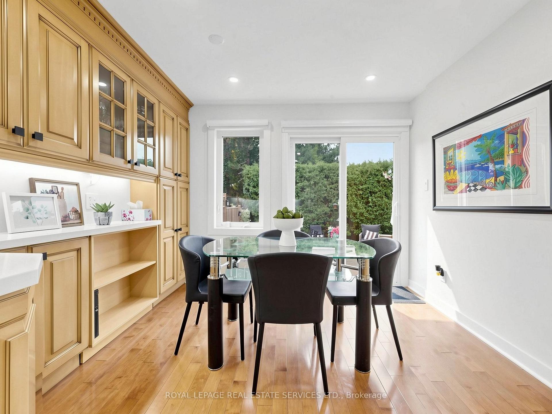 Photo 12 of 21 Glenmanor Way, Vaughan, Crestwood-Springfarm-Yorkhill — HOMEH
