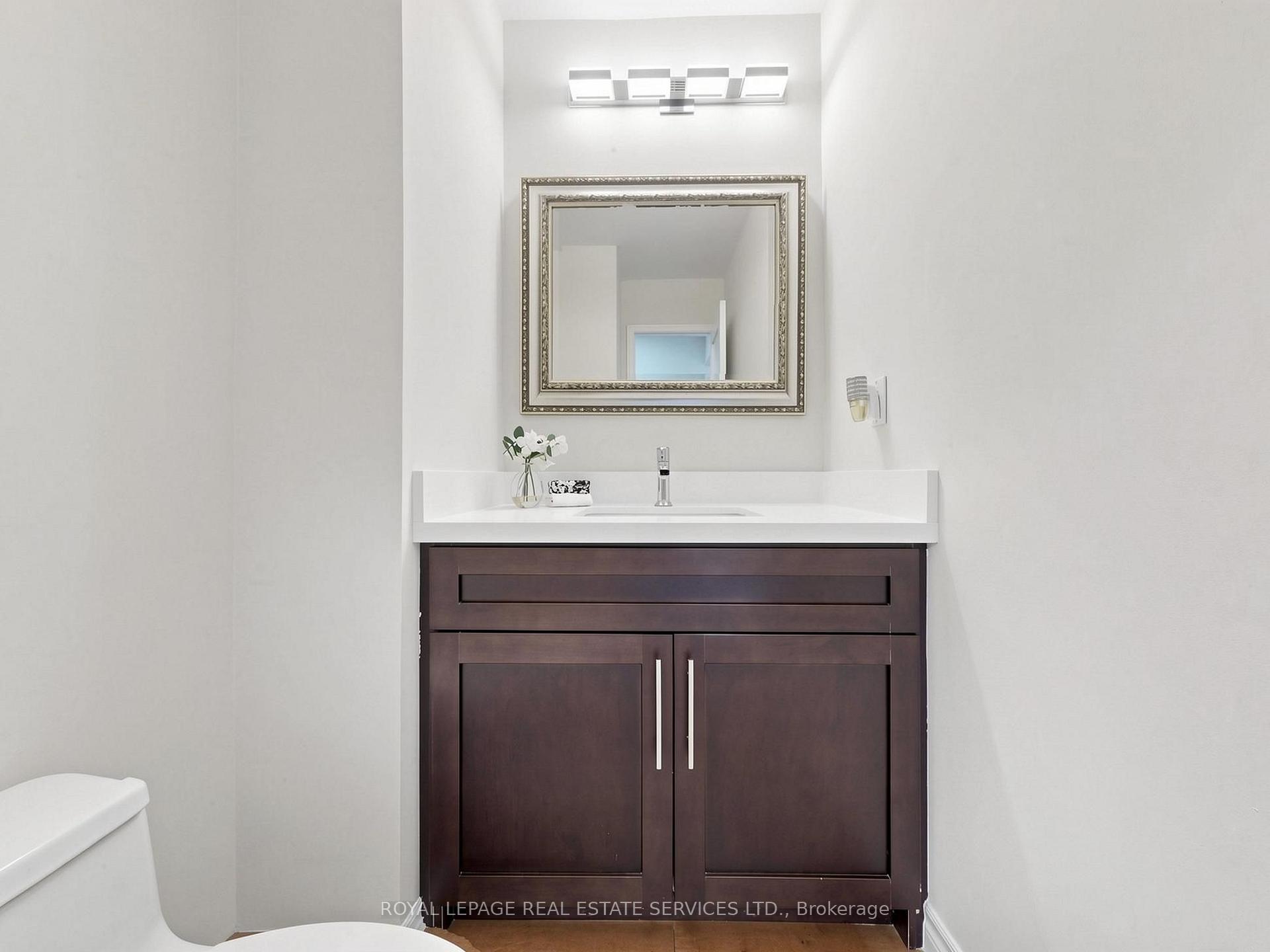 Photo 14 of 21 Glenmanor Way, Vaughan, Crestwood-Springfarm-Yorkhill — HOMEH