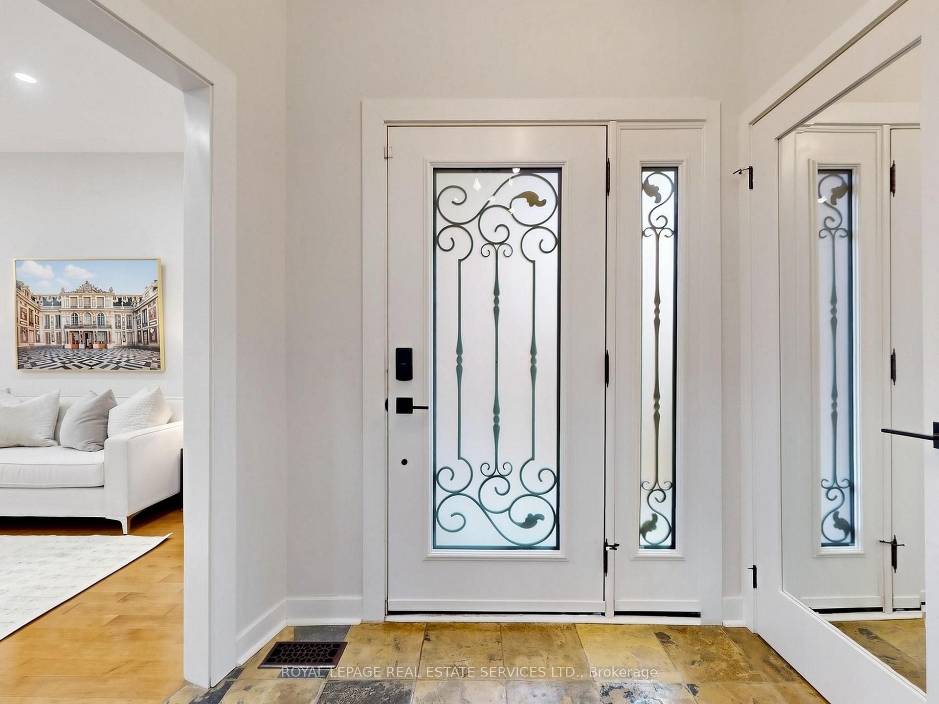 Photo 15 of 21 Glenmanor Way, Vaughan, Crestwood-Springfarm-Yorkhill — HOMEH