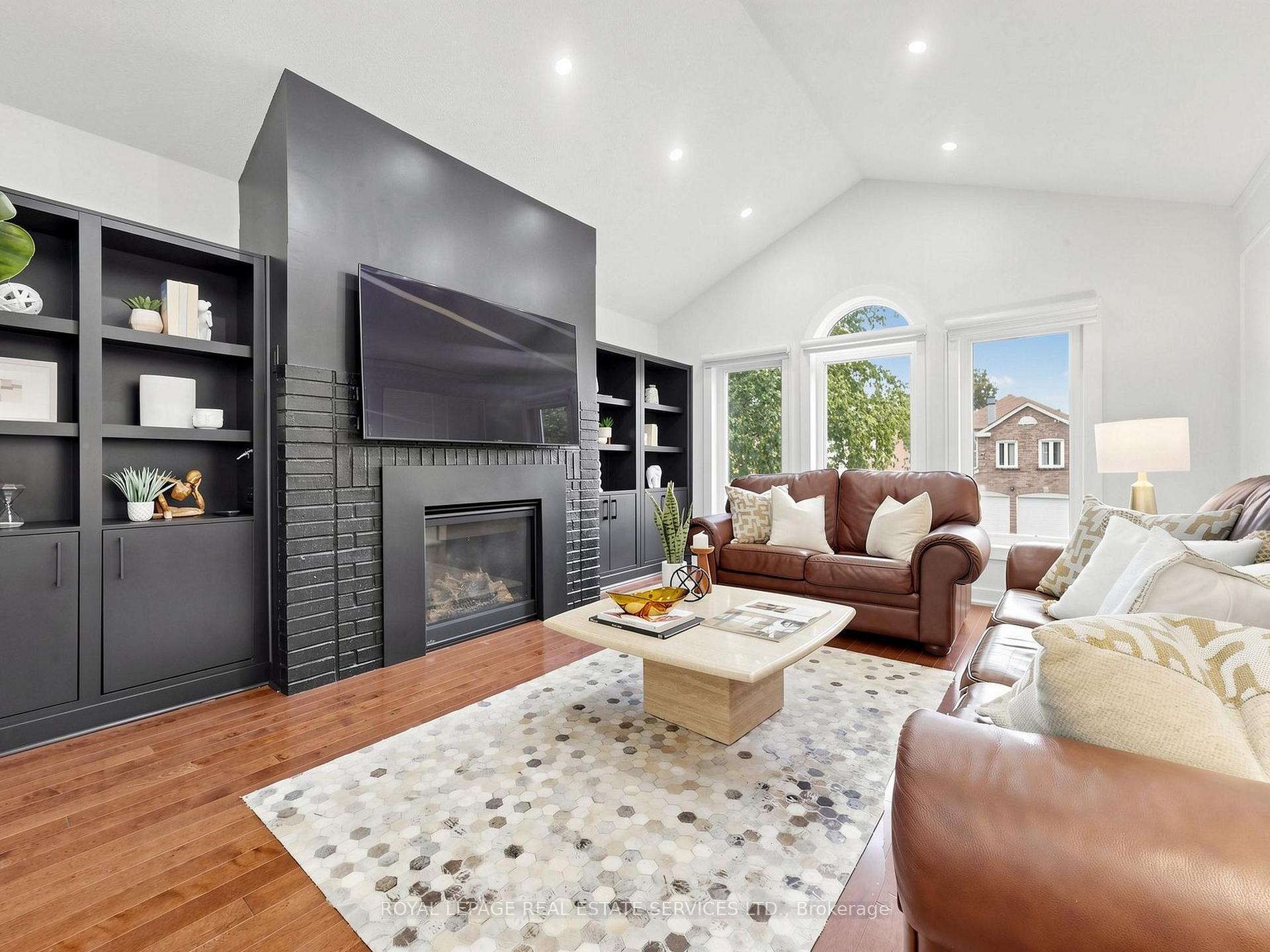 Photo 18 of 21 Glenmanor Way, Vaughan, Crestwood-Springfarm-Yorkhill — HOMEH