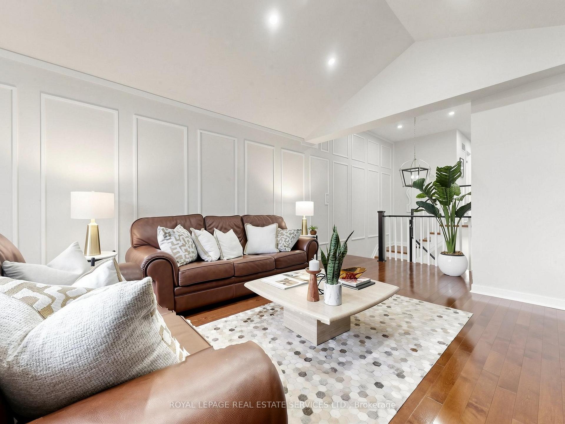 Photo 19 of 21 Glenmanor Way, Vaughan, Crestwood-Springfarm-Yorkhill — HOMEH