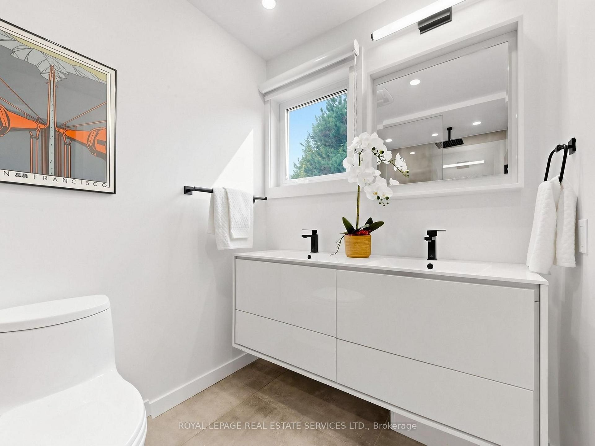 Photo 23 of 21 Glenmanor Way, Vaughan, Crestwood-Springfarm-Yorkhill — HOMEH
