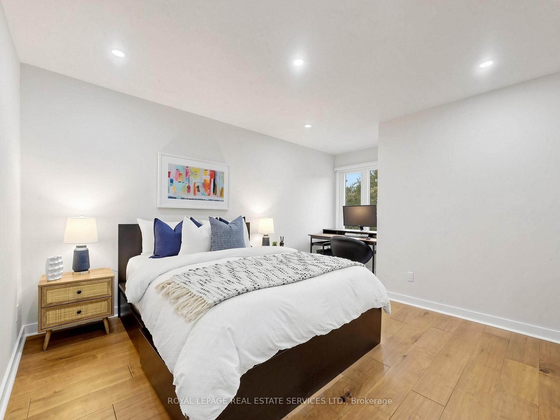 Photo 24 of 21 Glenmanor Way, Vaughan, Crestwood-Springfarm-Yorkhill — HOMEH