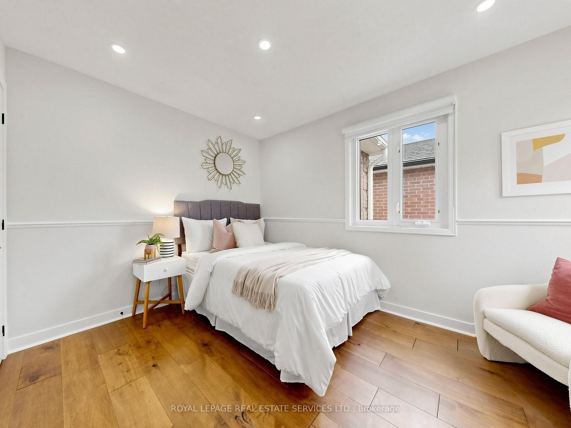 Photo 25 of 21 Glenmanor Way, Vaughan, Crestwood-Springfarm-Yorkhill — HOMEH