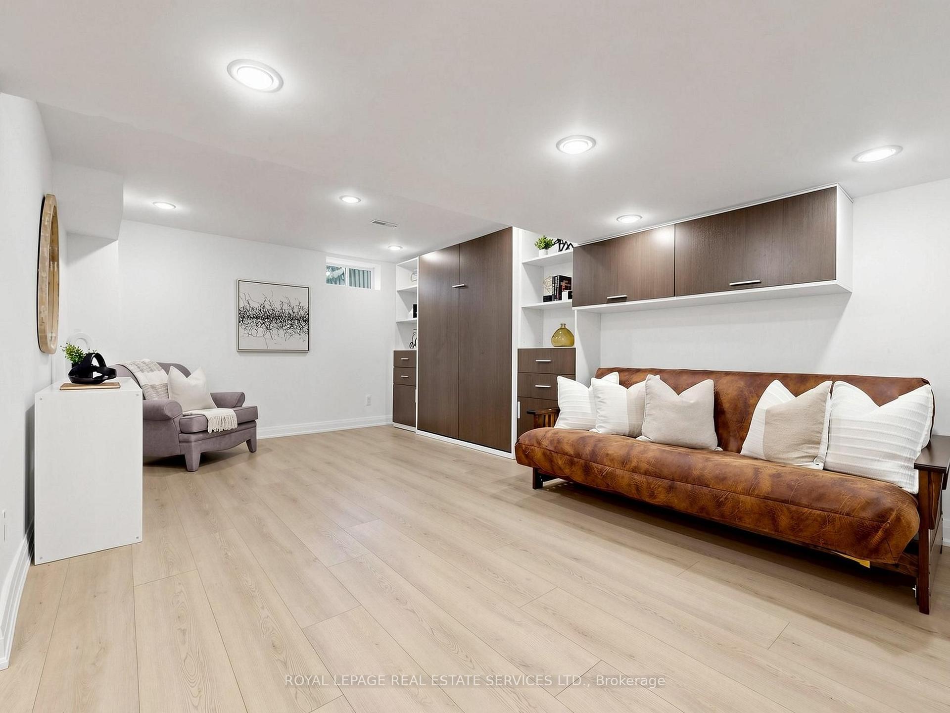 Photo 27 of 21 Glenmanor Way, Vaughan, Crestwood-Springfarm-Yorkhill — HOMEH