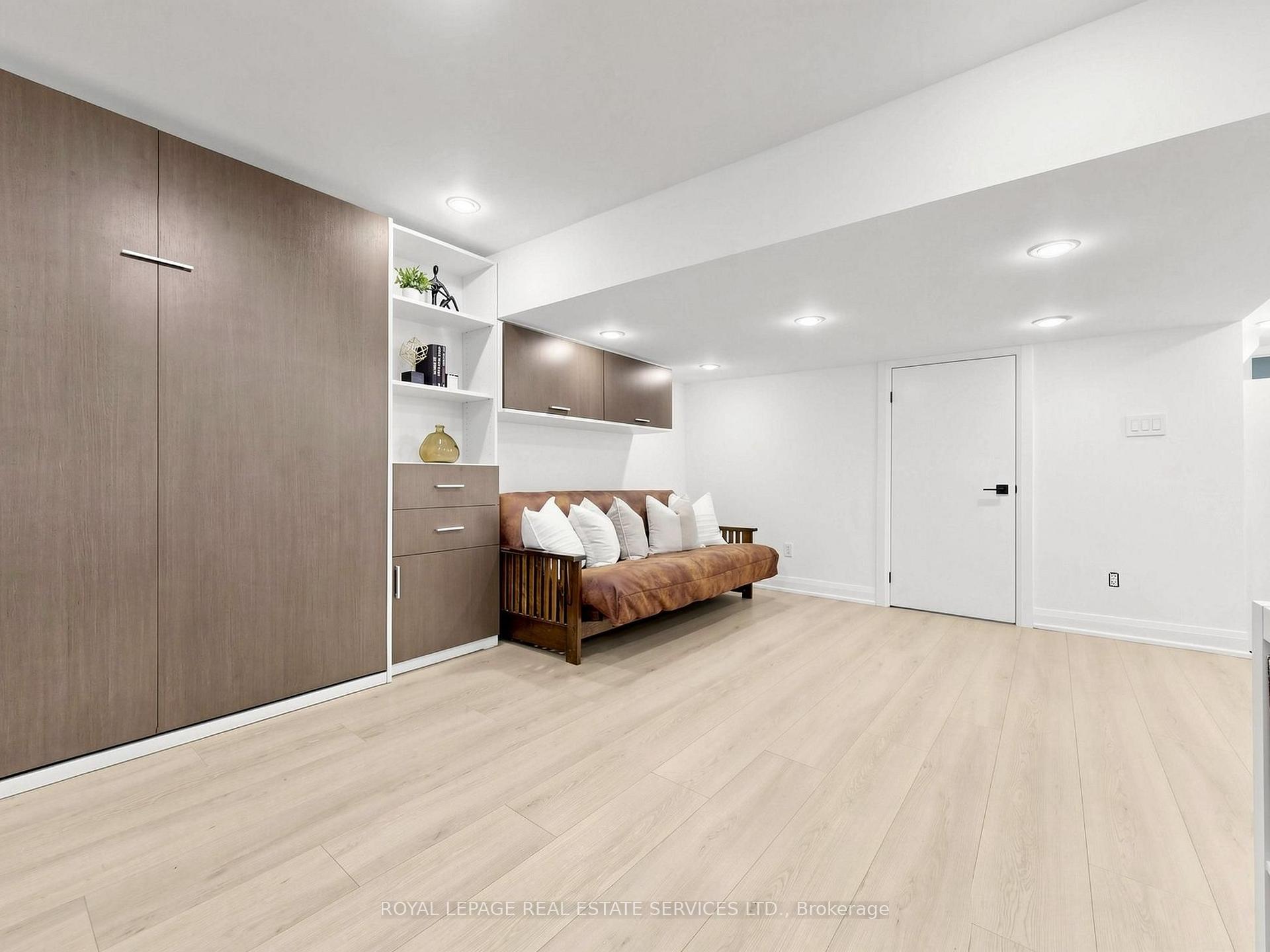 Photo 30 of 21 Glenmanor Way, Vaughan, Crestwood-Springfarm-Yorkhill — HOMEH